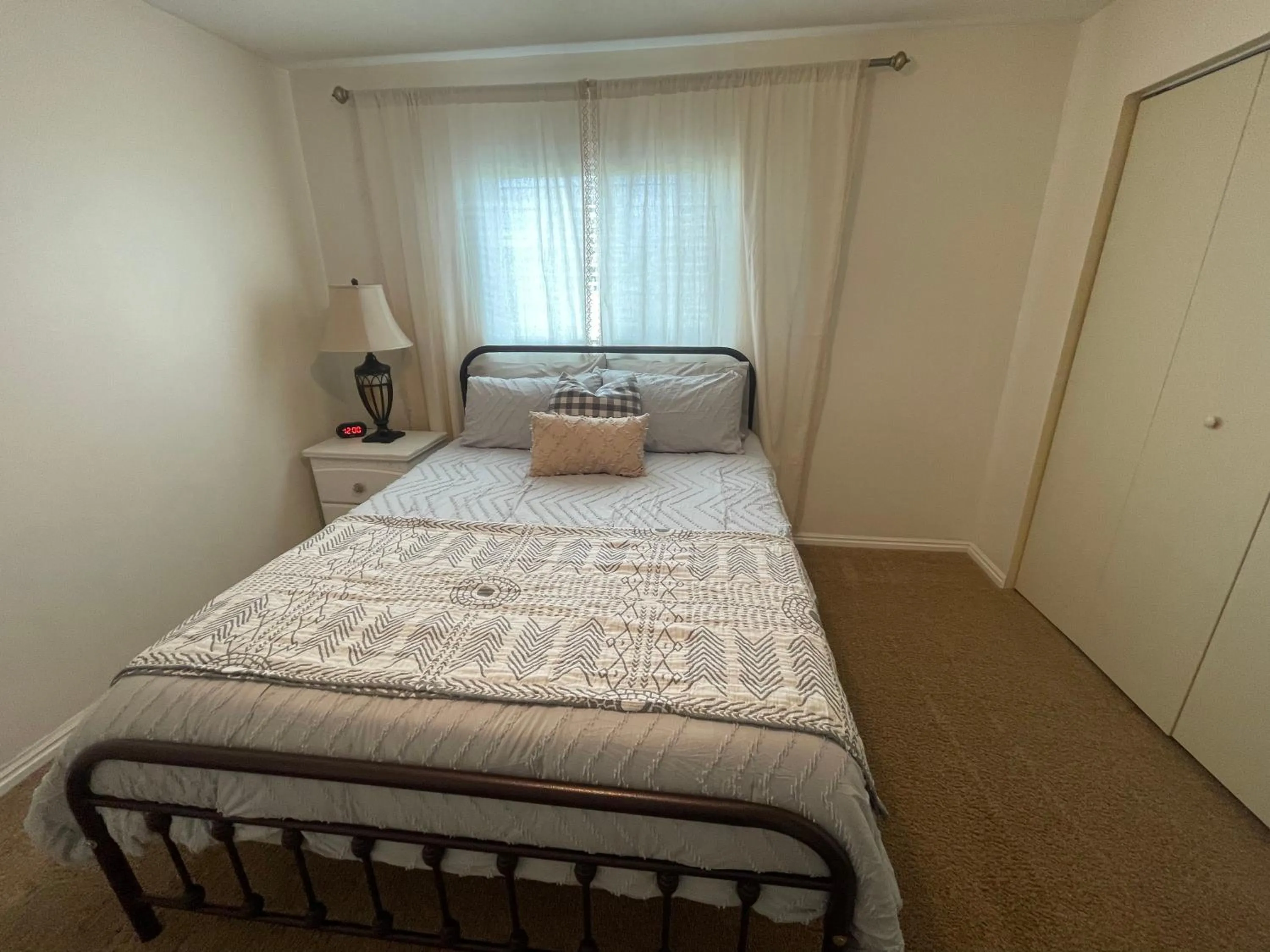 Bed in Callie's Cottage