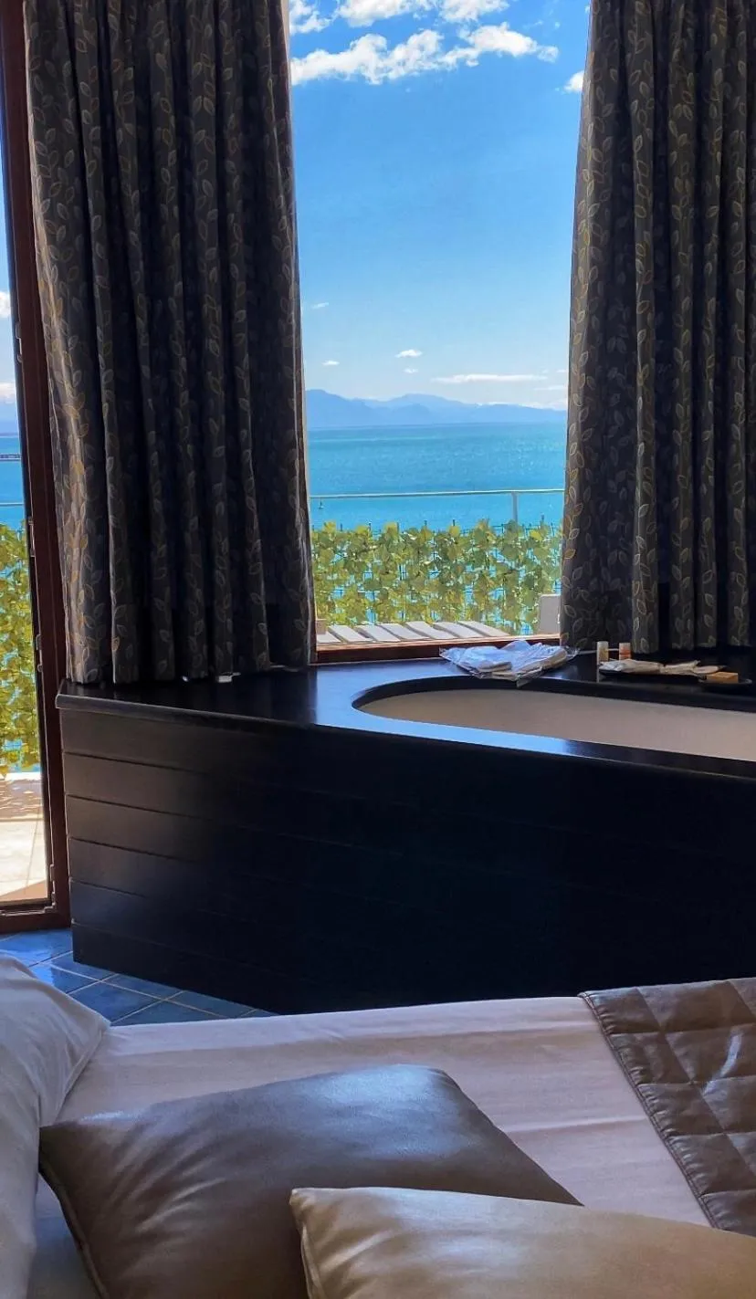 View (from property/room), Bed in Hotel La Lucertola