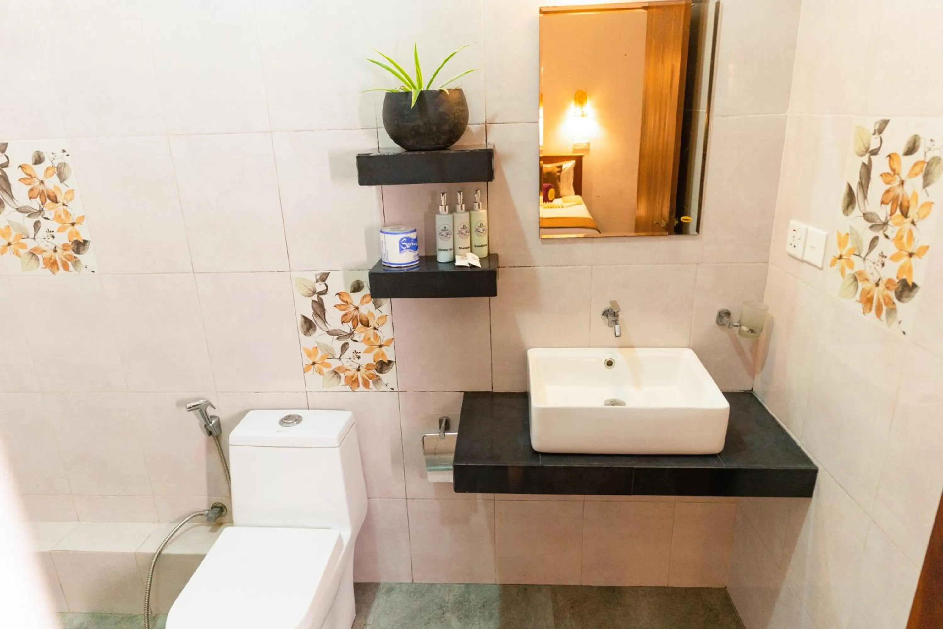 Bathroom in Hotel Bay Watch Unawatuna