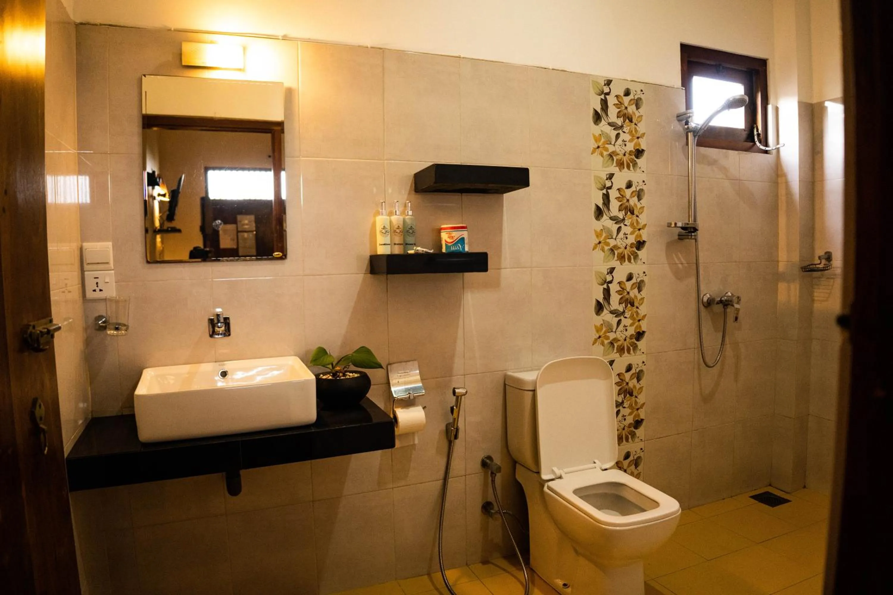 Bathroom in Hotel Bay Watch Unawatuna