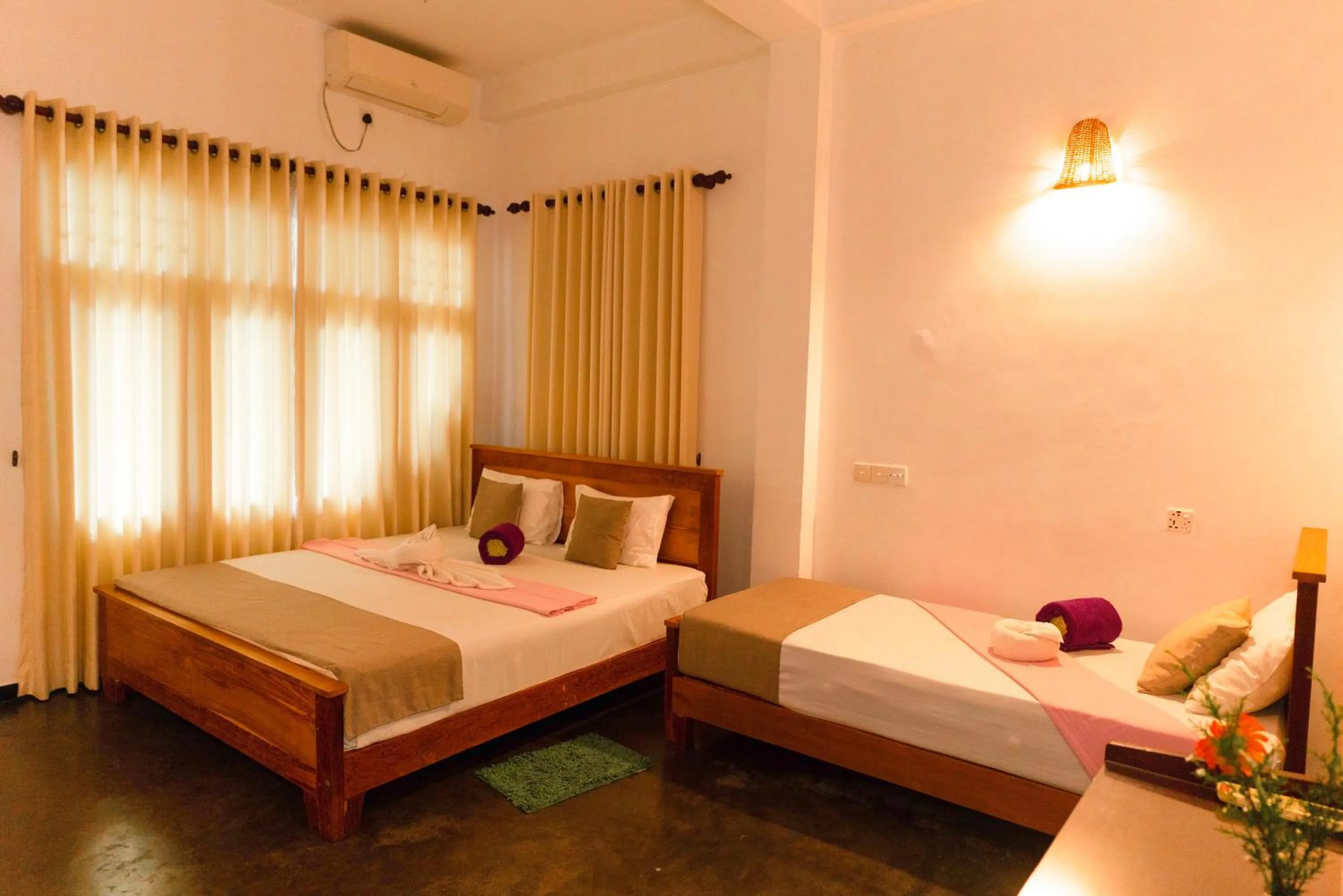 Bed in Hotel Bay Watch Unawatuna