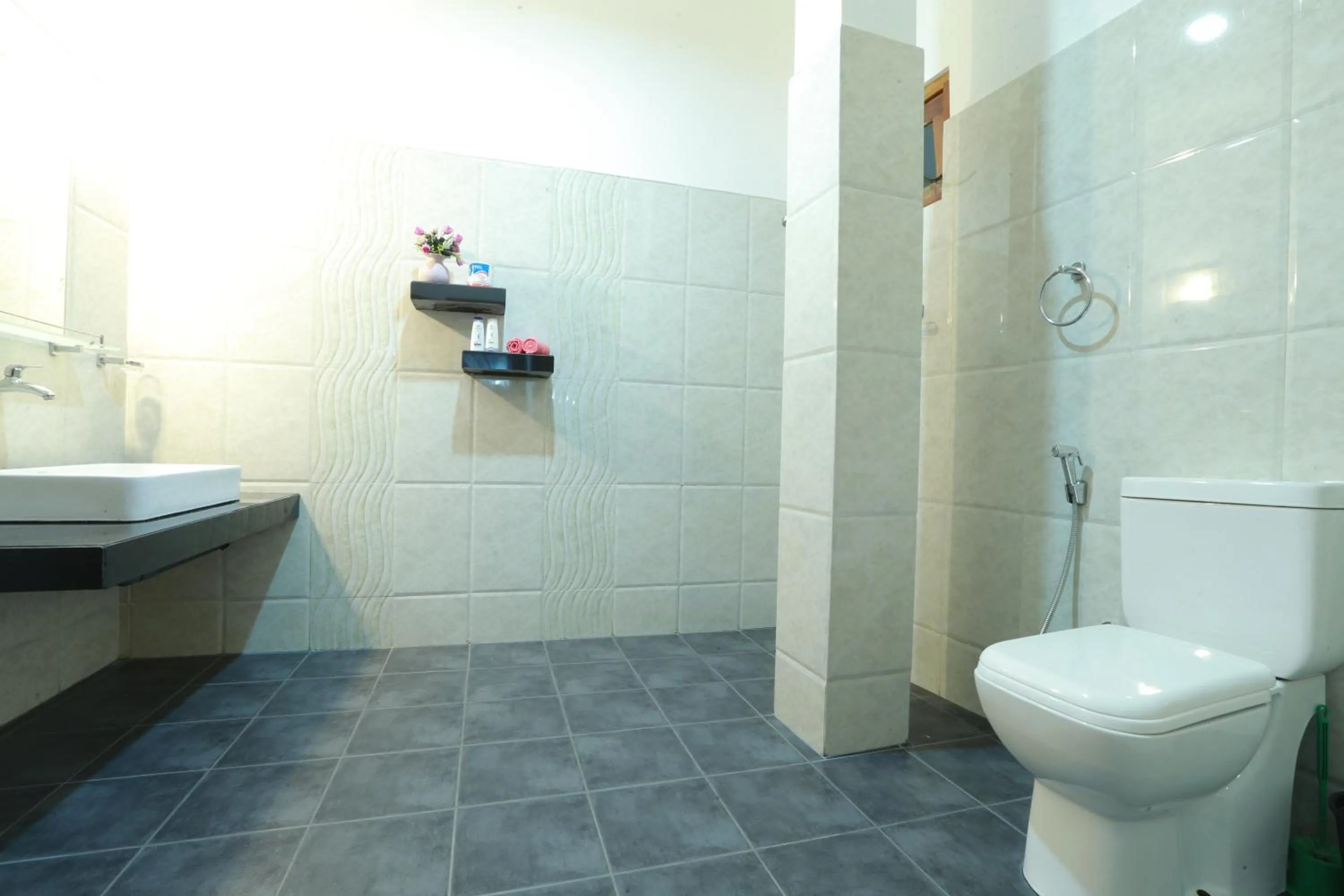 Bathroom in Hotel Bay Watch Unawatuna