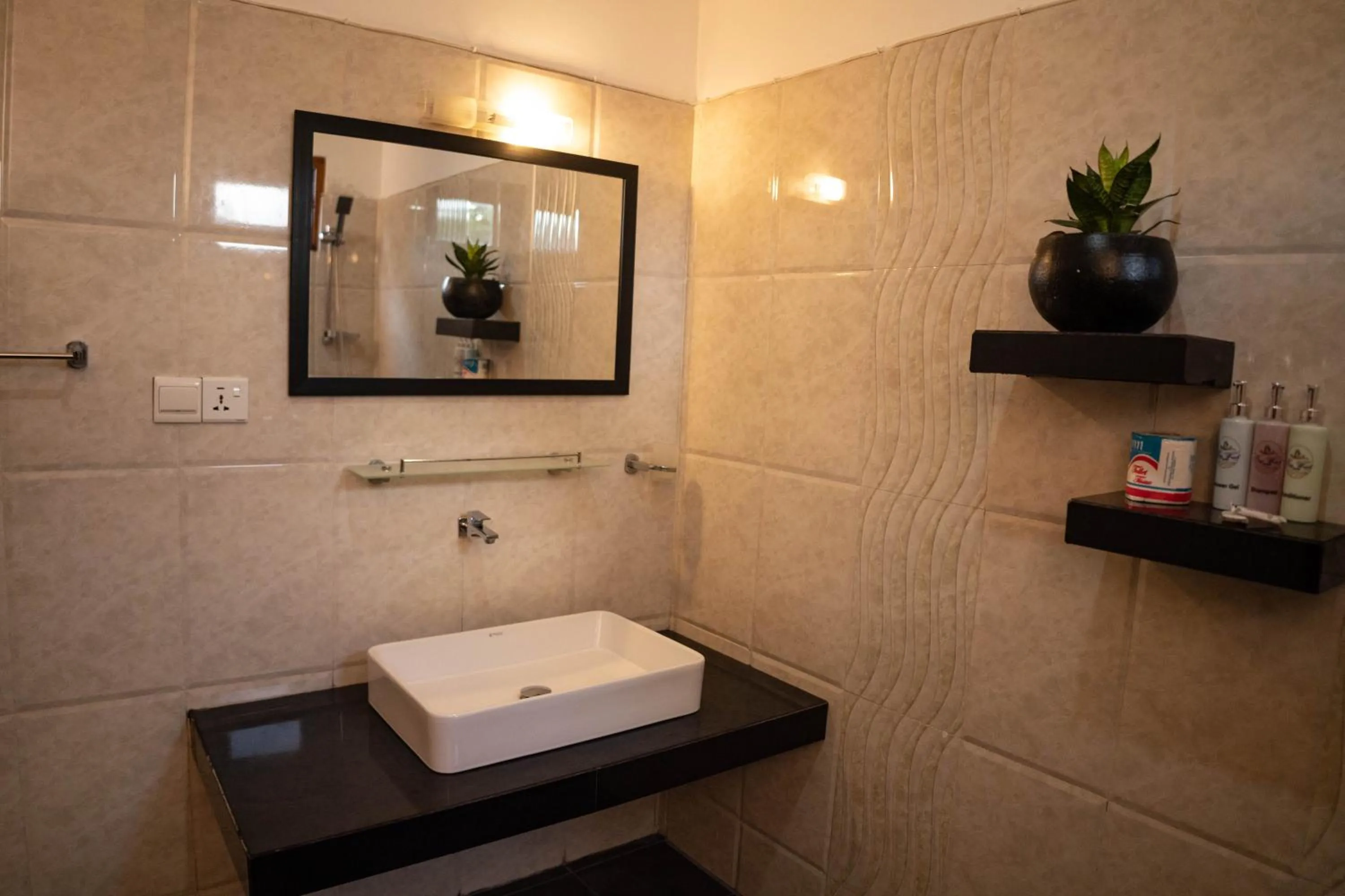 Bathroom in Hotel Bay Watch Unawatuna