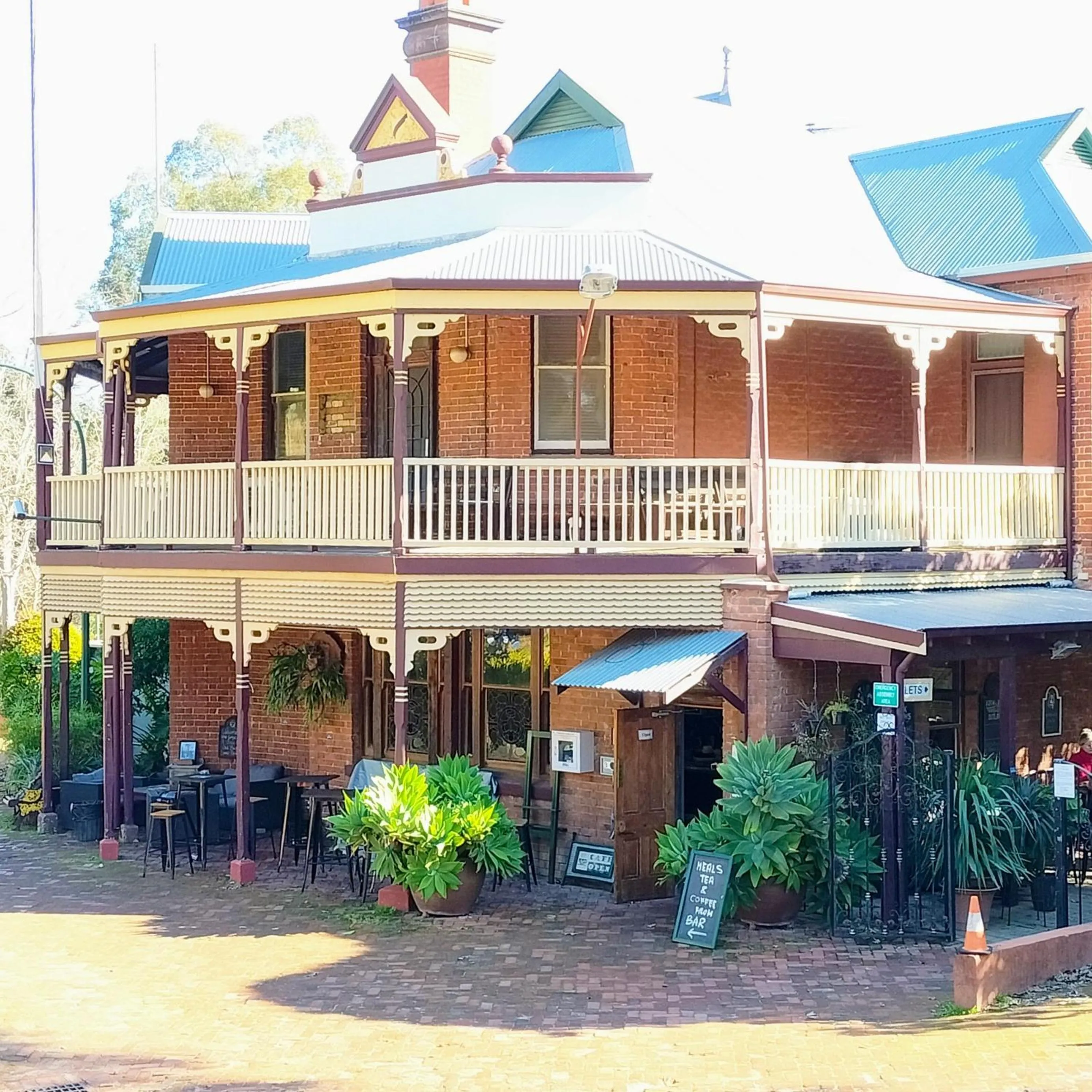 Property building in Mundaring Weir Hotel