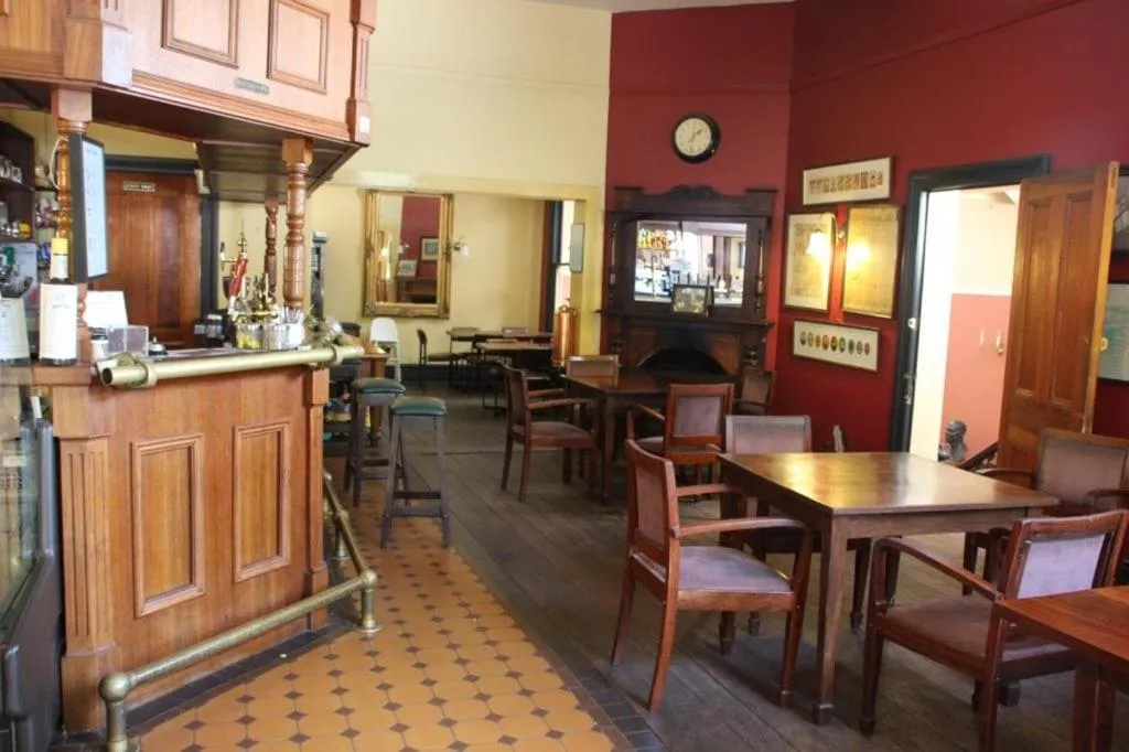Lounge or bar in Mundaring Weir Hotel