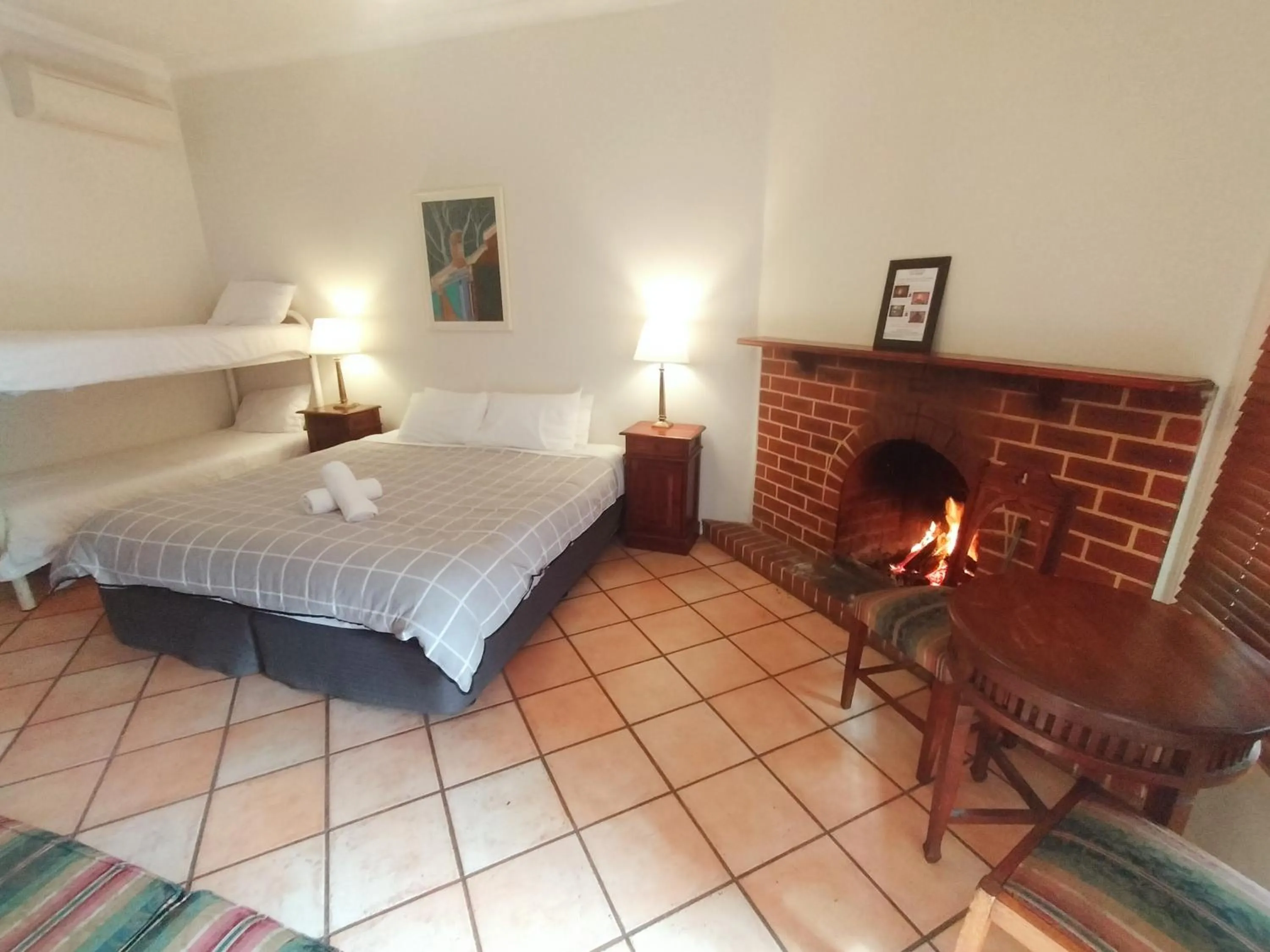 Photo of the whole room, Bed in Mundaring Weir Hotel