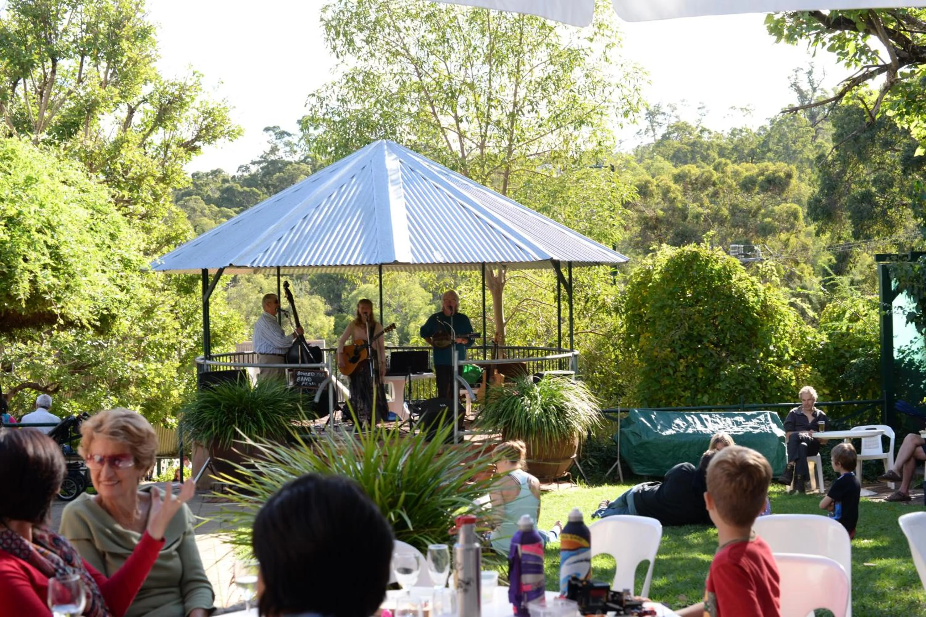 Garden in Mundaring Weir Hotel