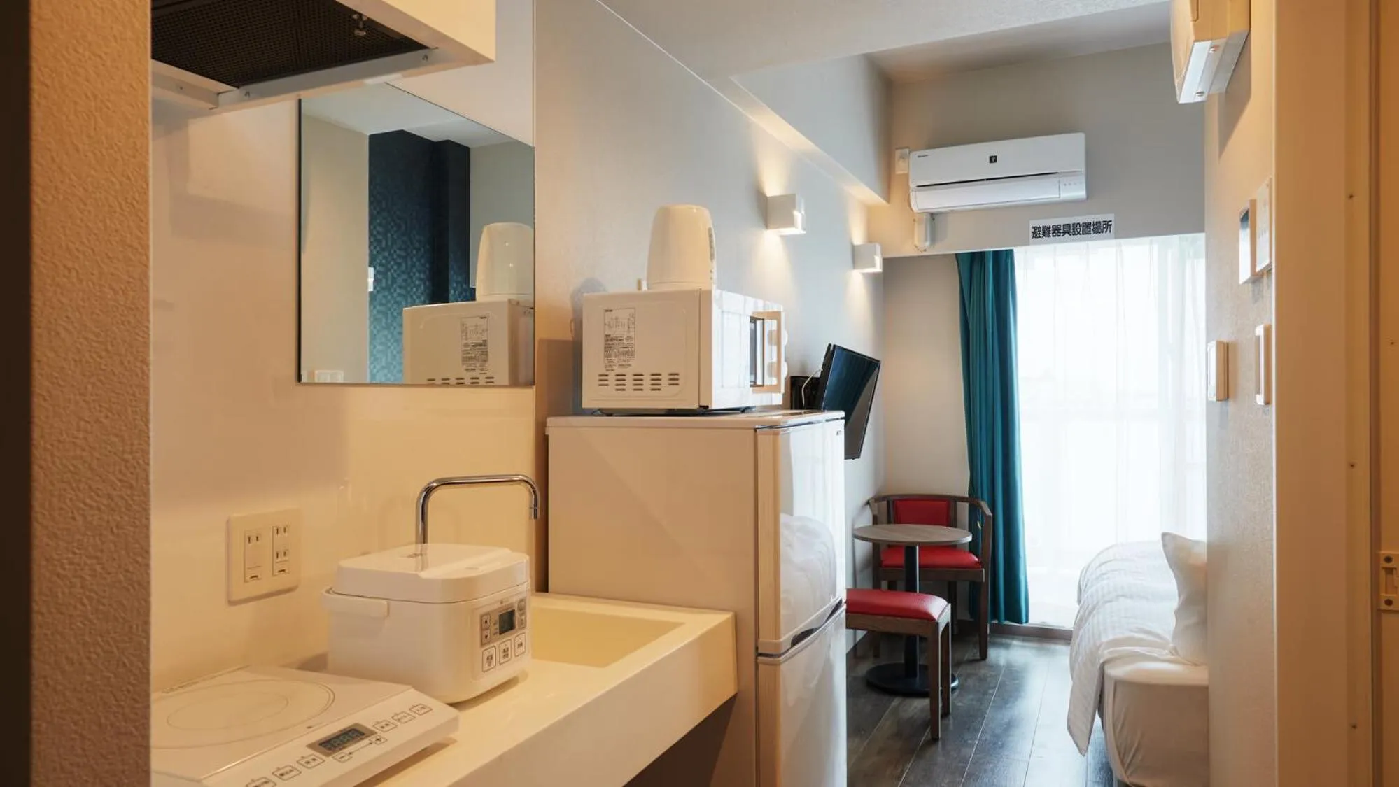 Kitchen or kitchenette in New Normal Condo in NAHA AIRPORT ニューノーマルコンドイン那覇エアポート