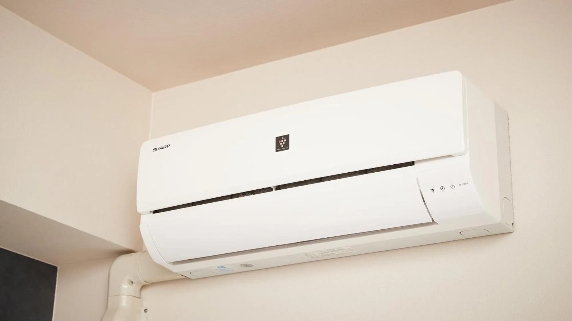 air conditioner in New Normal Condo in NAHA AIRPORT ニューノーマルコンドイン那覇エアポート