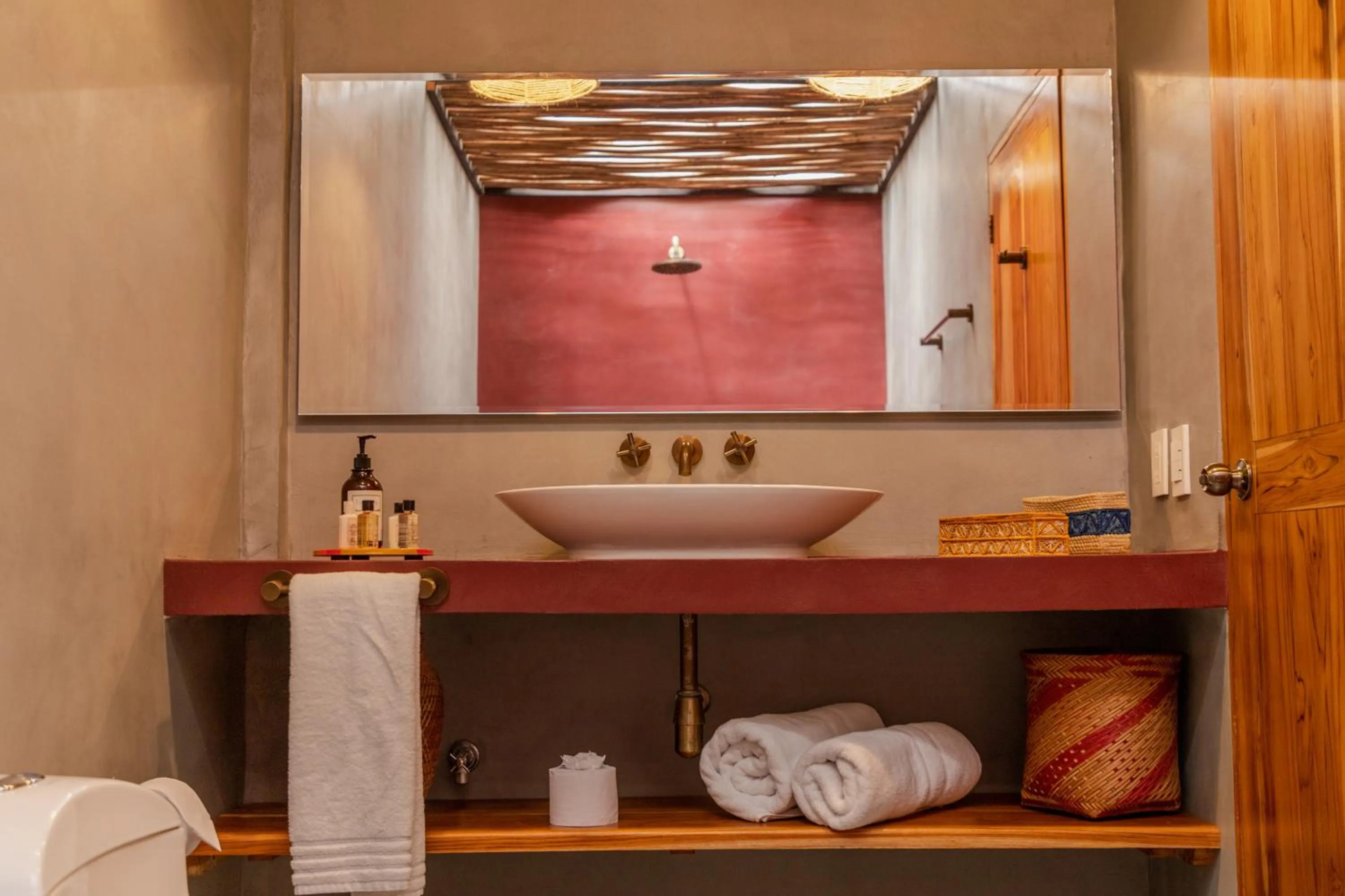 Shower in Bora Bora Beach Club Cartagena