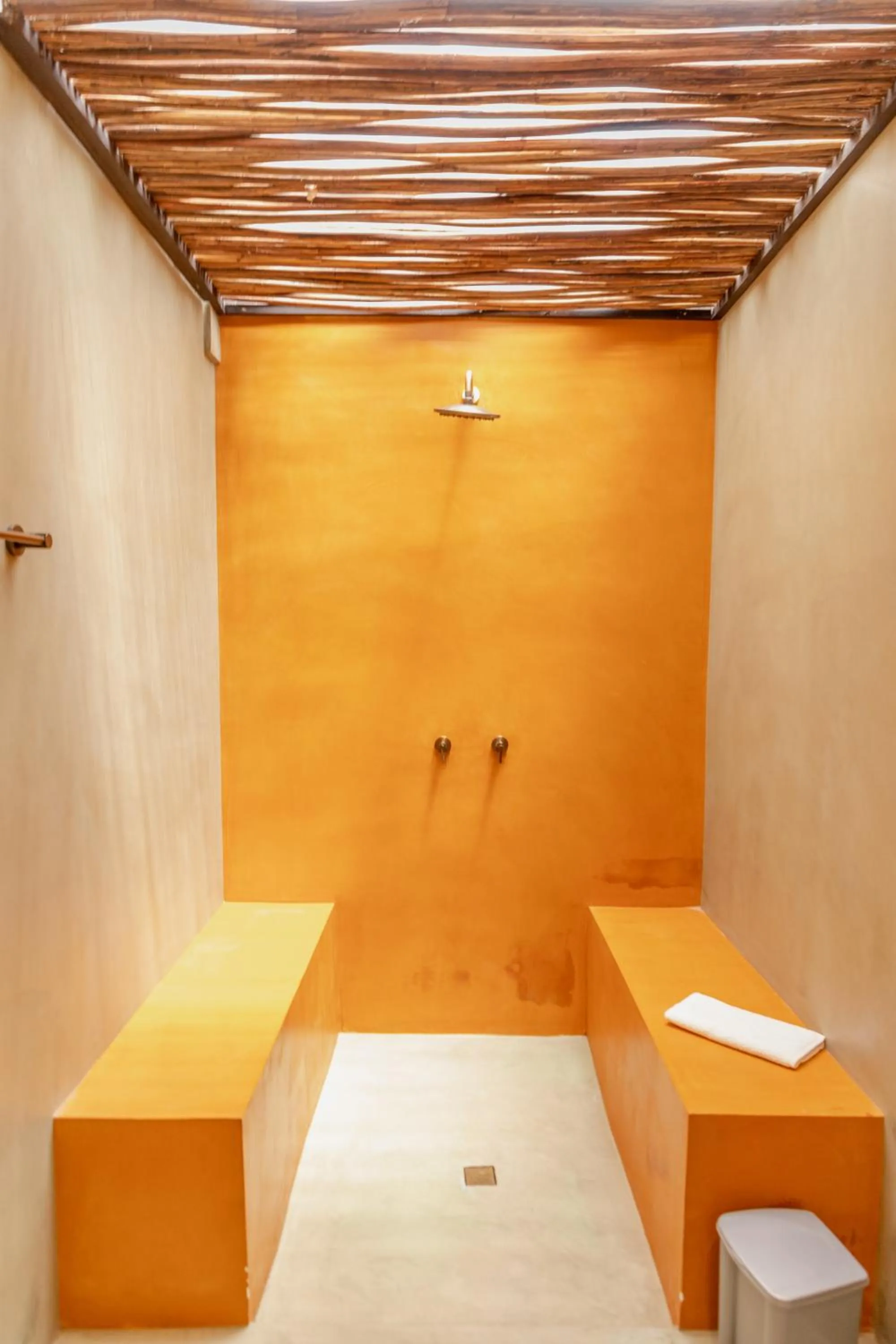 Shower in Bora Bora Beach Club Cartagena