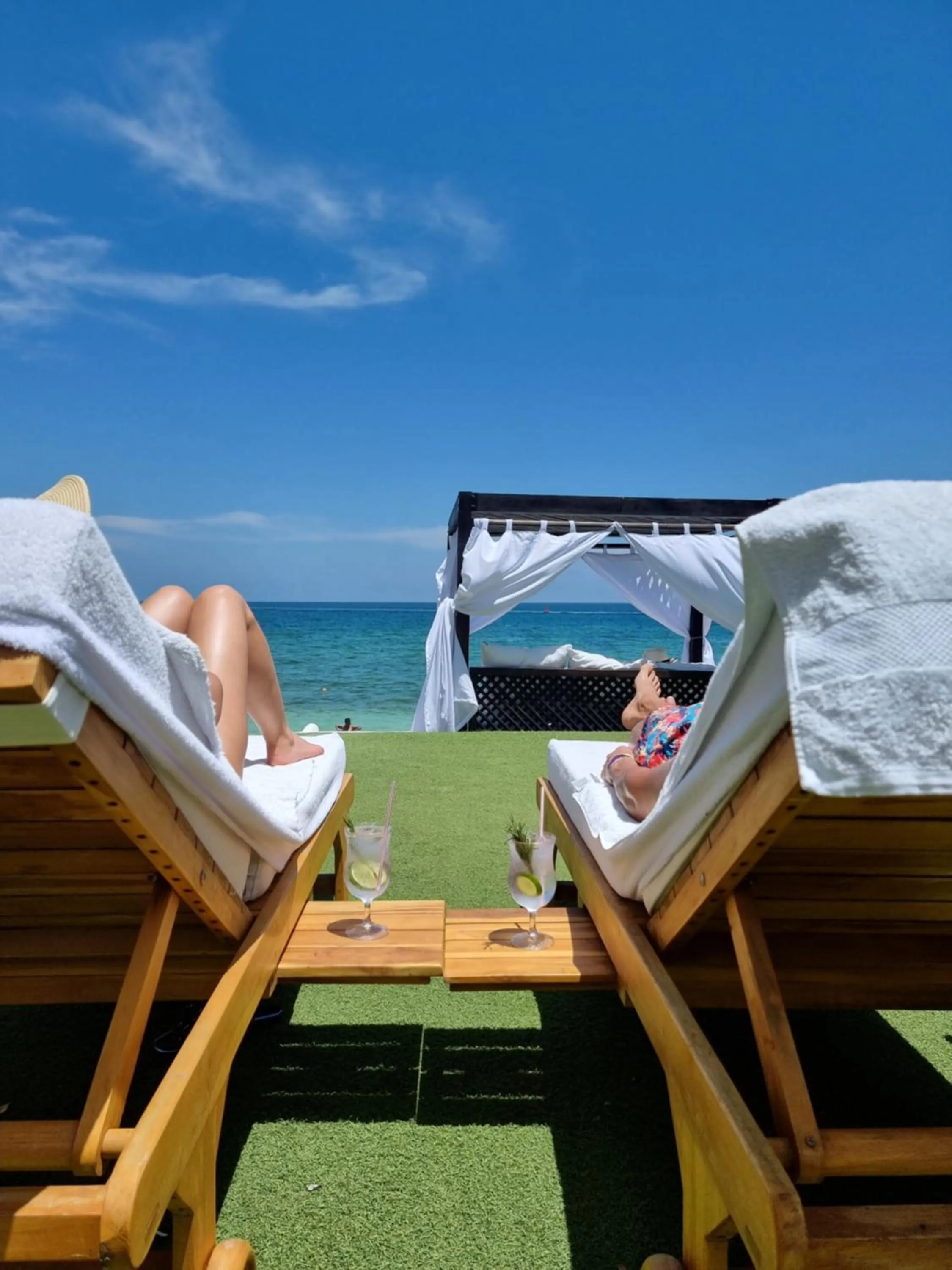 People in Bora Bora Beach Club Cartagena