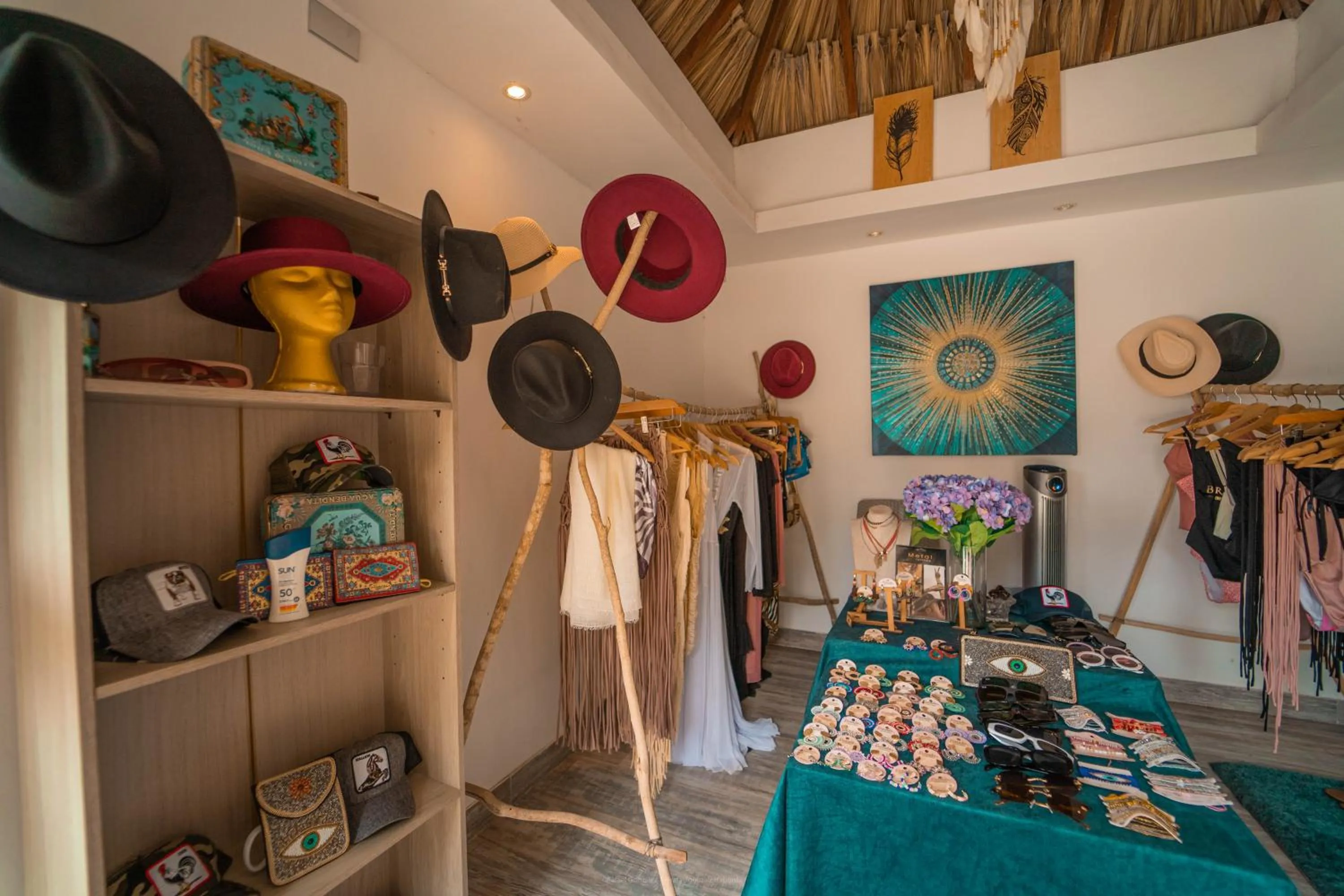 On-site shops in Bora Bora Beach Club Cartagena