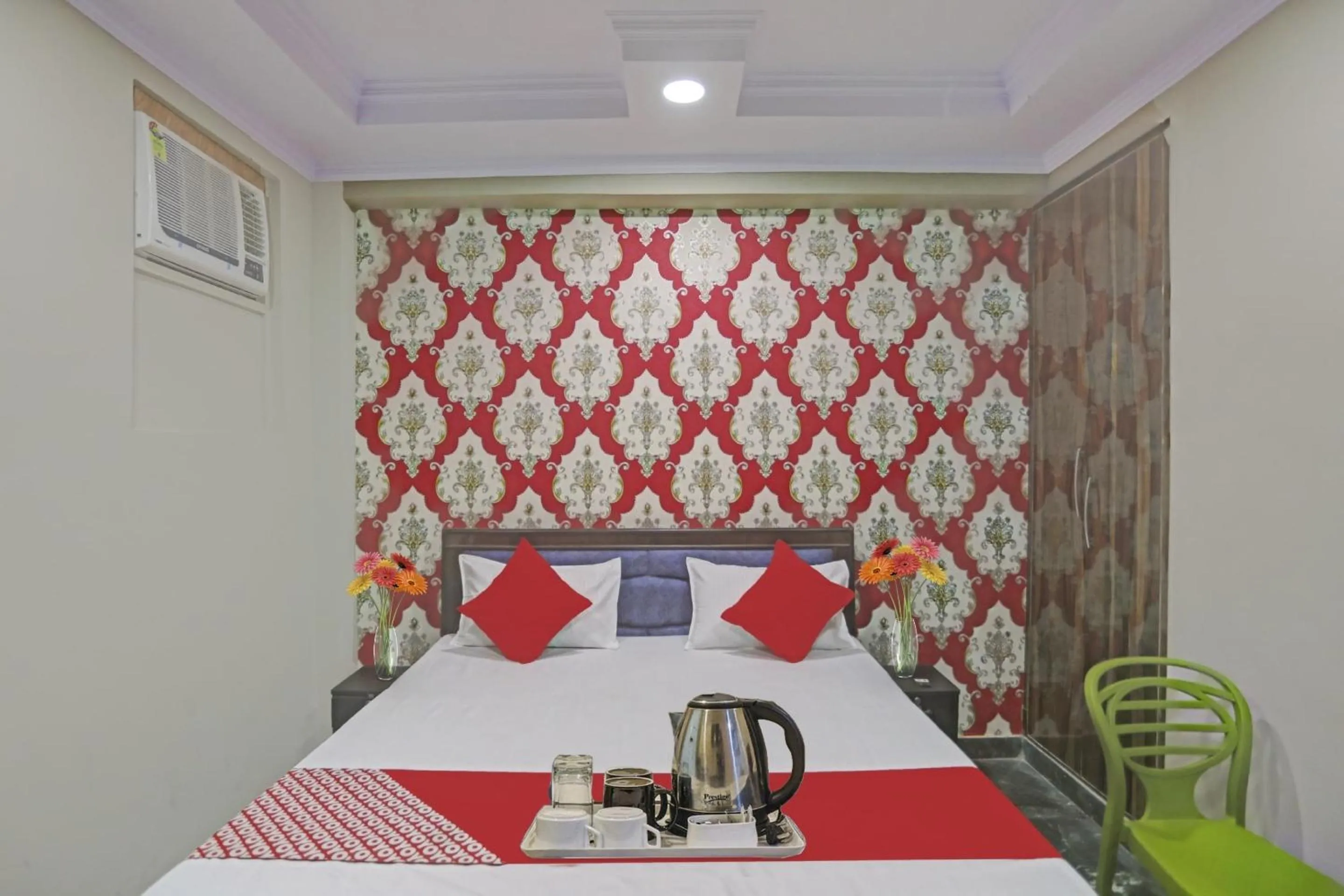 Bedroom in Hotel O Metro Inn