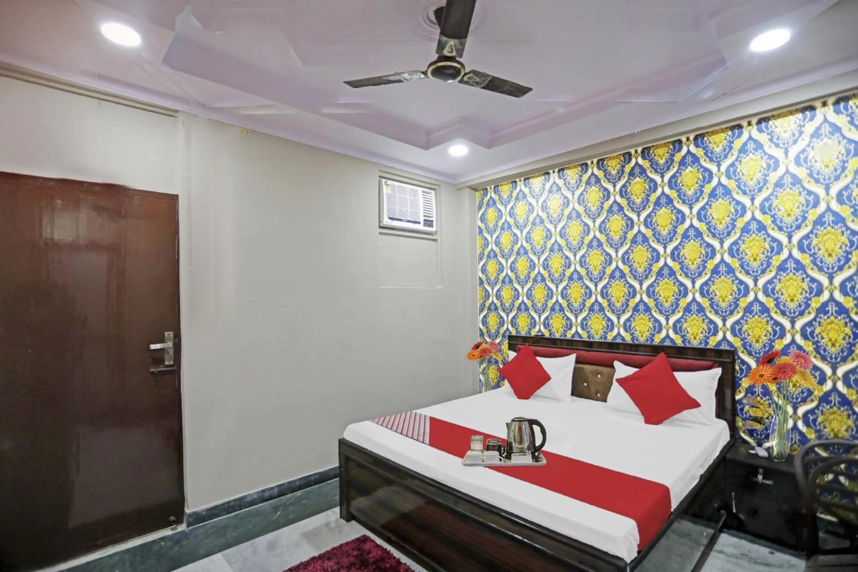 Bedroom in Hotel O Metro Inn