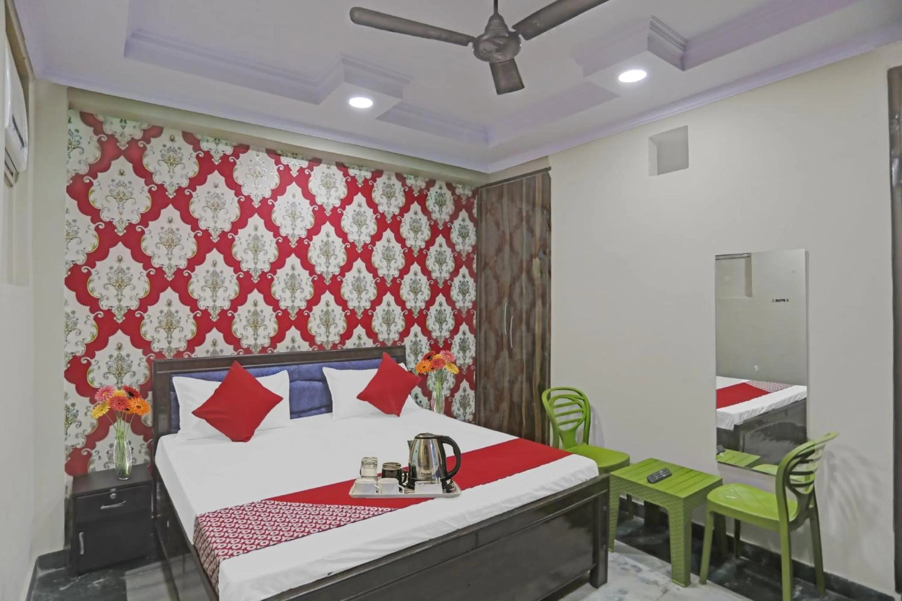 Bedroom in Hotel O Metro Inn