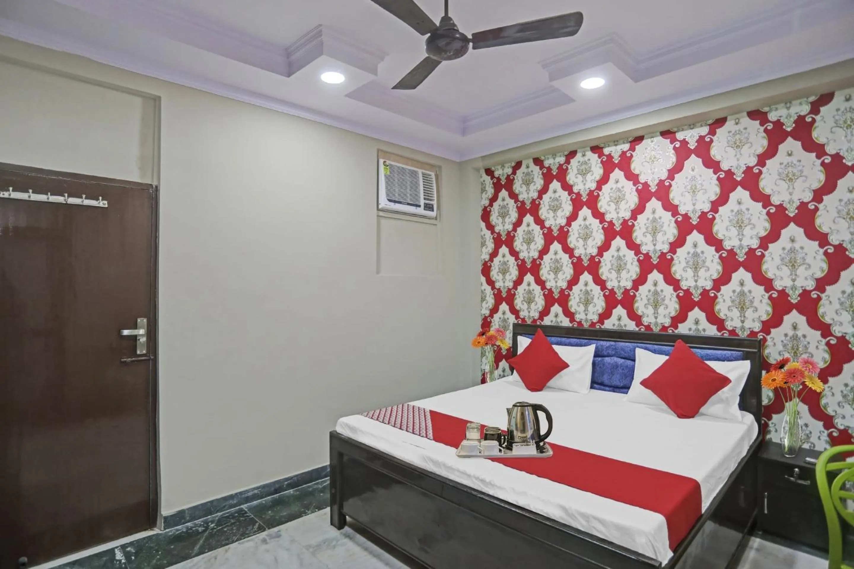 Bedroom in Hotel O Metro Inn