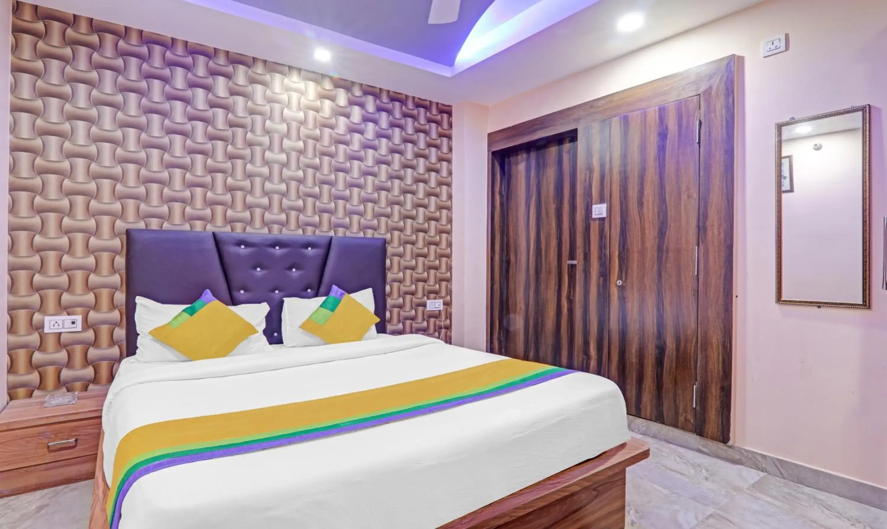 Itsy Hotels Royal Galaxy - 3 km From Sangam Itsy Hotels Royal Galaxy - 3 km From Sangam