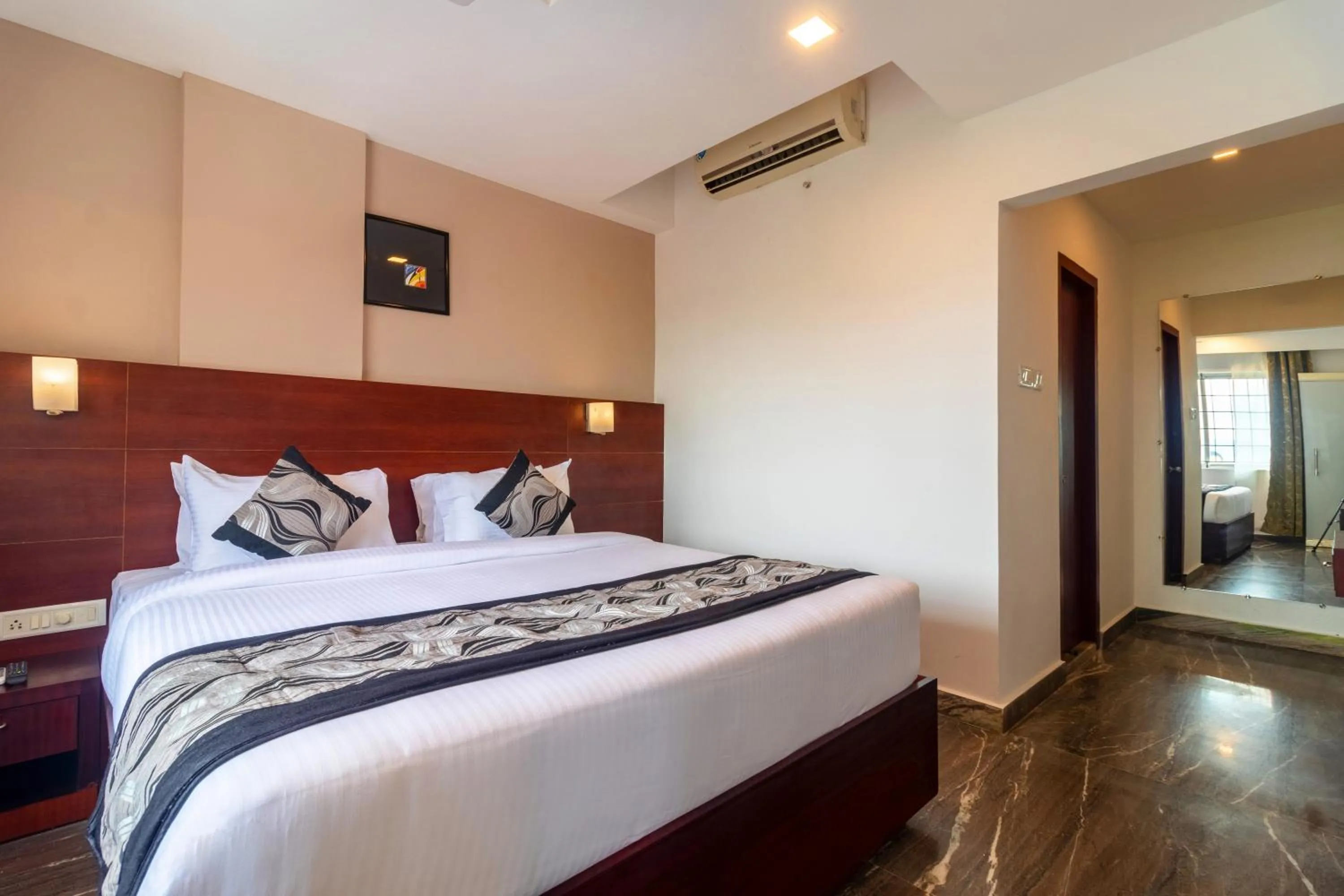 Bed in Zip By Spree Hotels Mangala Towers Thrissur