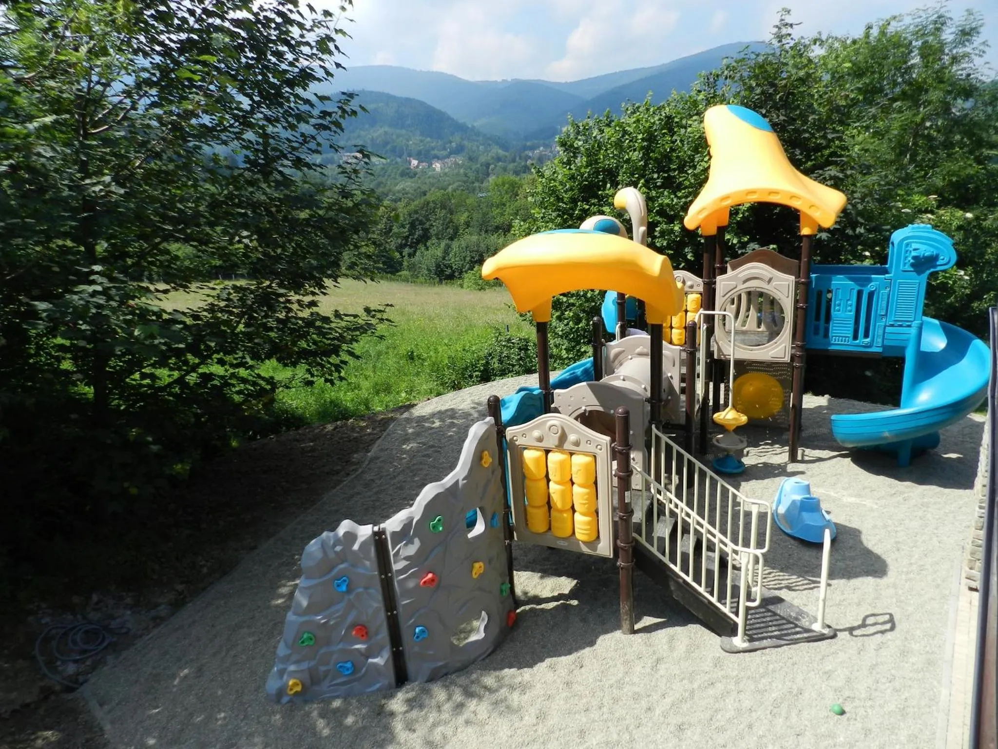 Children play ground in Mileżówka - Noclegi&SPA