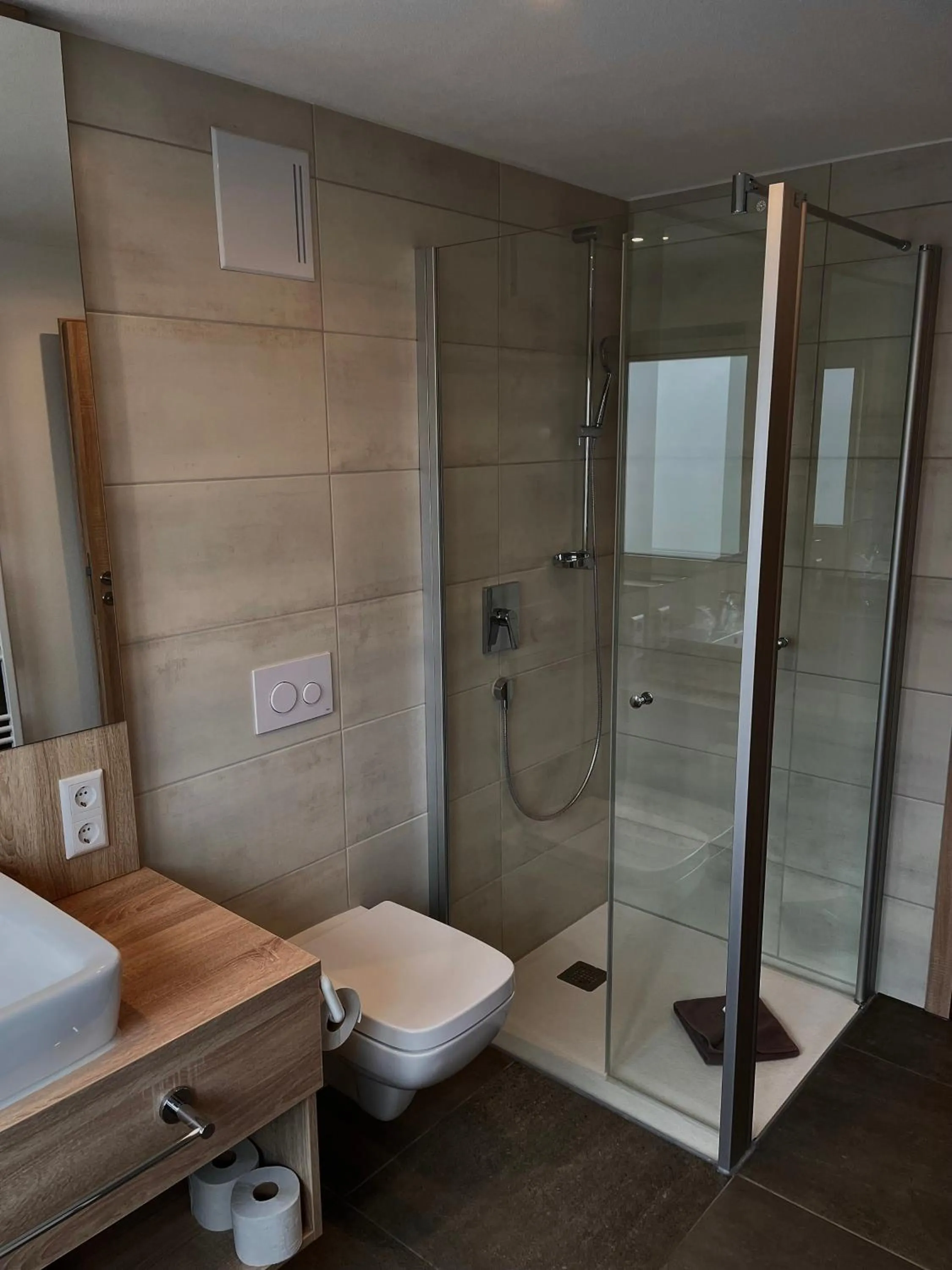 Shower in Gasthof Lamm Grabenstetten