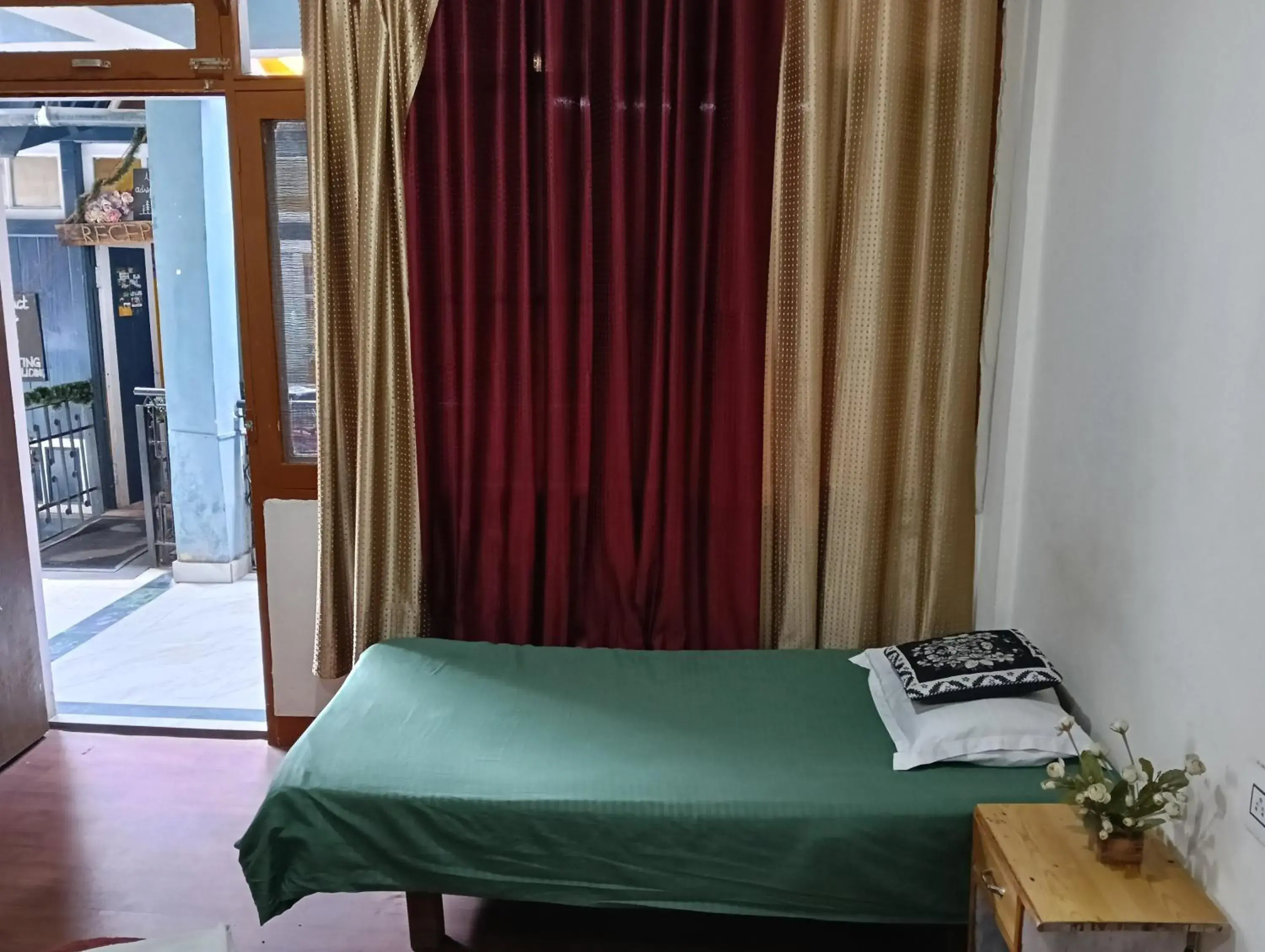 Bed in The Prasher Lodge Mall Road Manali Bed in The Prasher Lodge Mall Road Manali