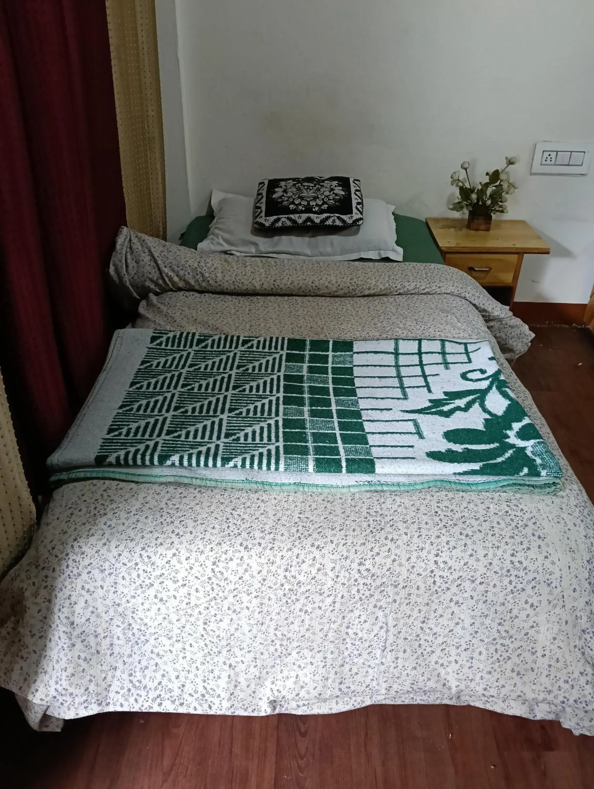 Bed in The Prasher Lodge Mall Road Manali Bed in The Prasher Lodge Mall Road Manali