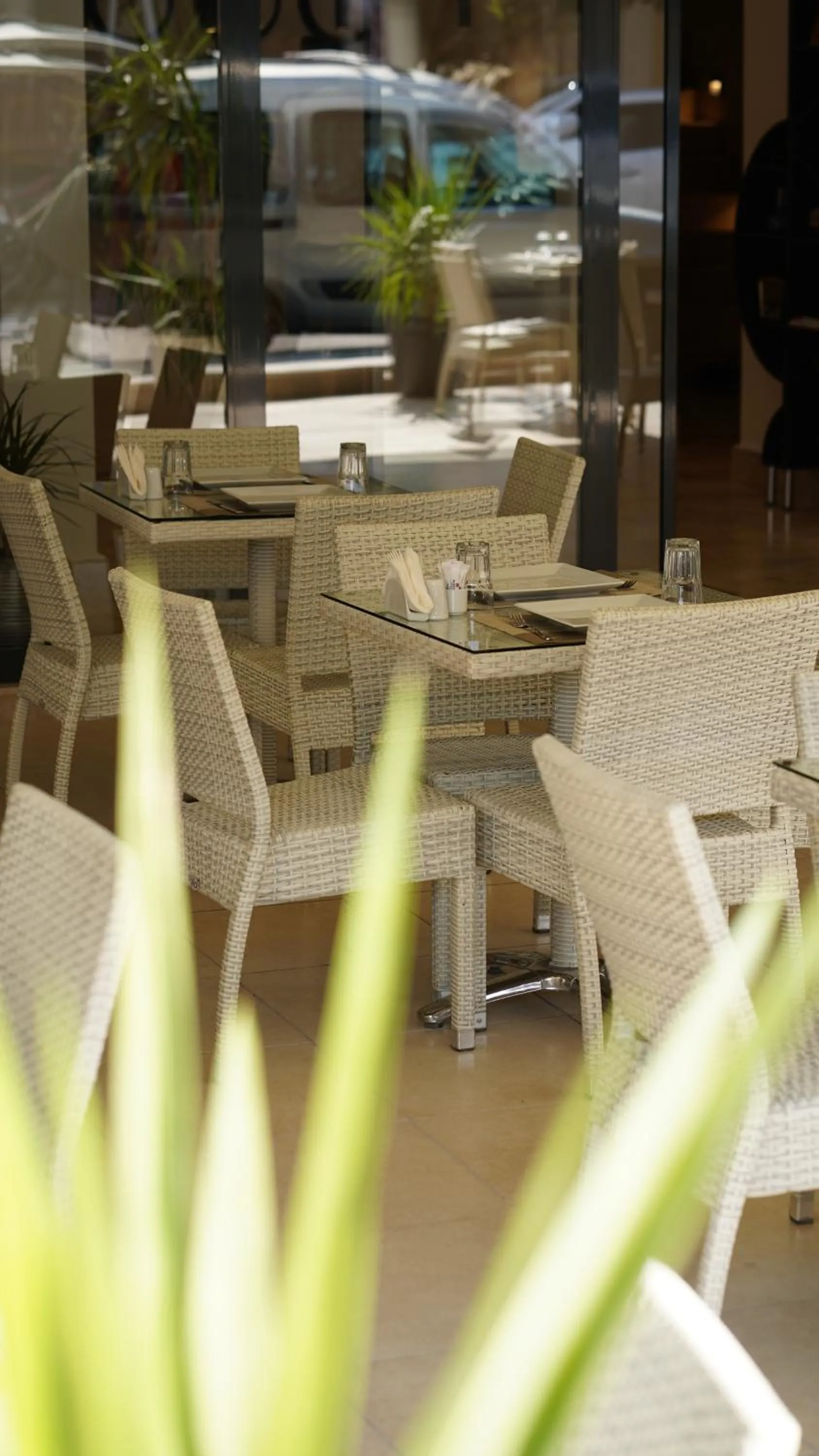 Restaurant/places to eat in Alesta Seaside Residence