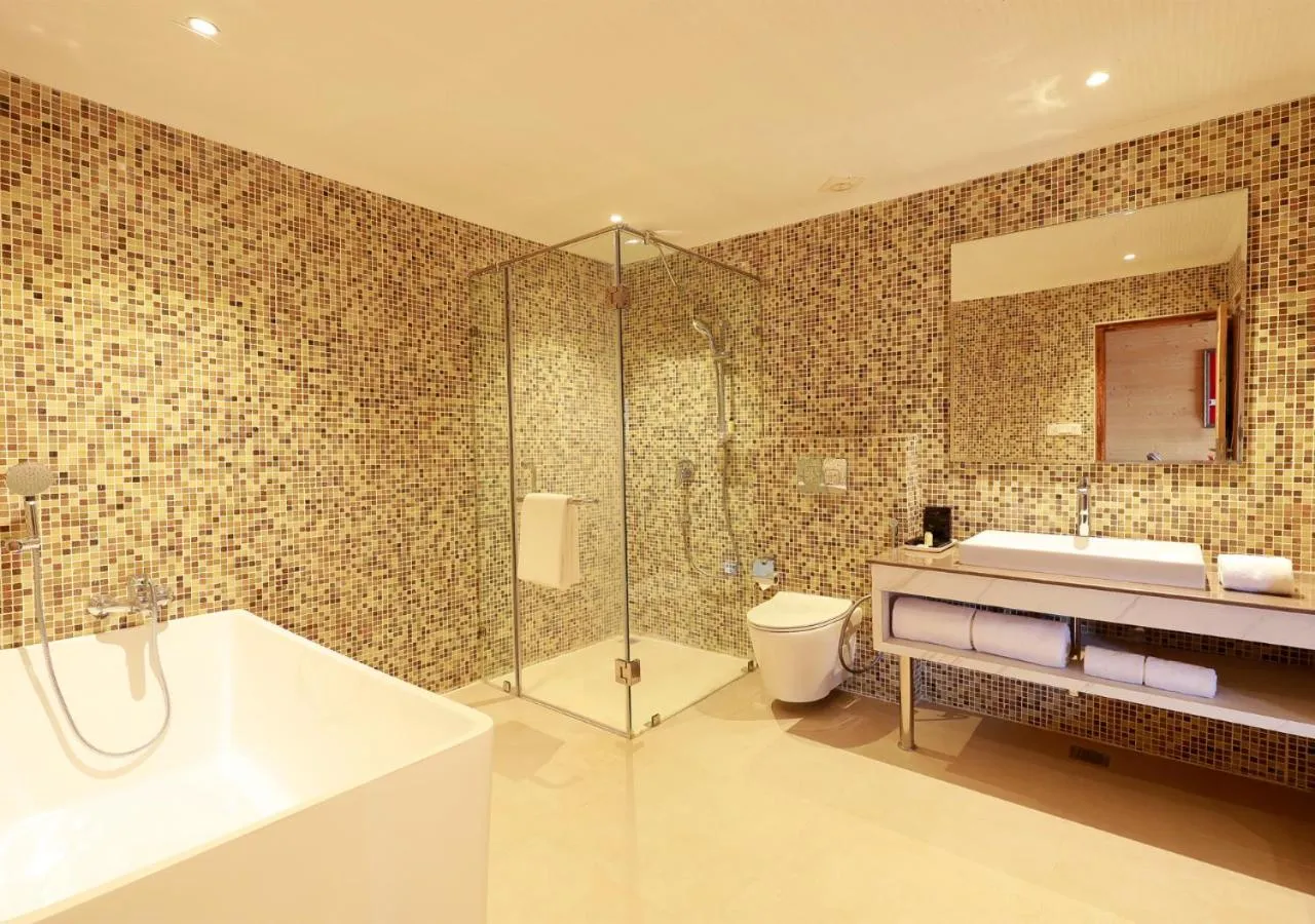 Bathroom in juSTa Cliffend Resort & Spa, Mashobra