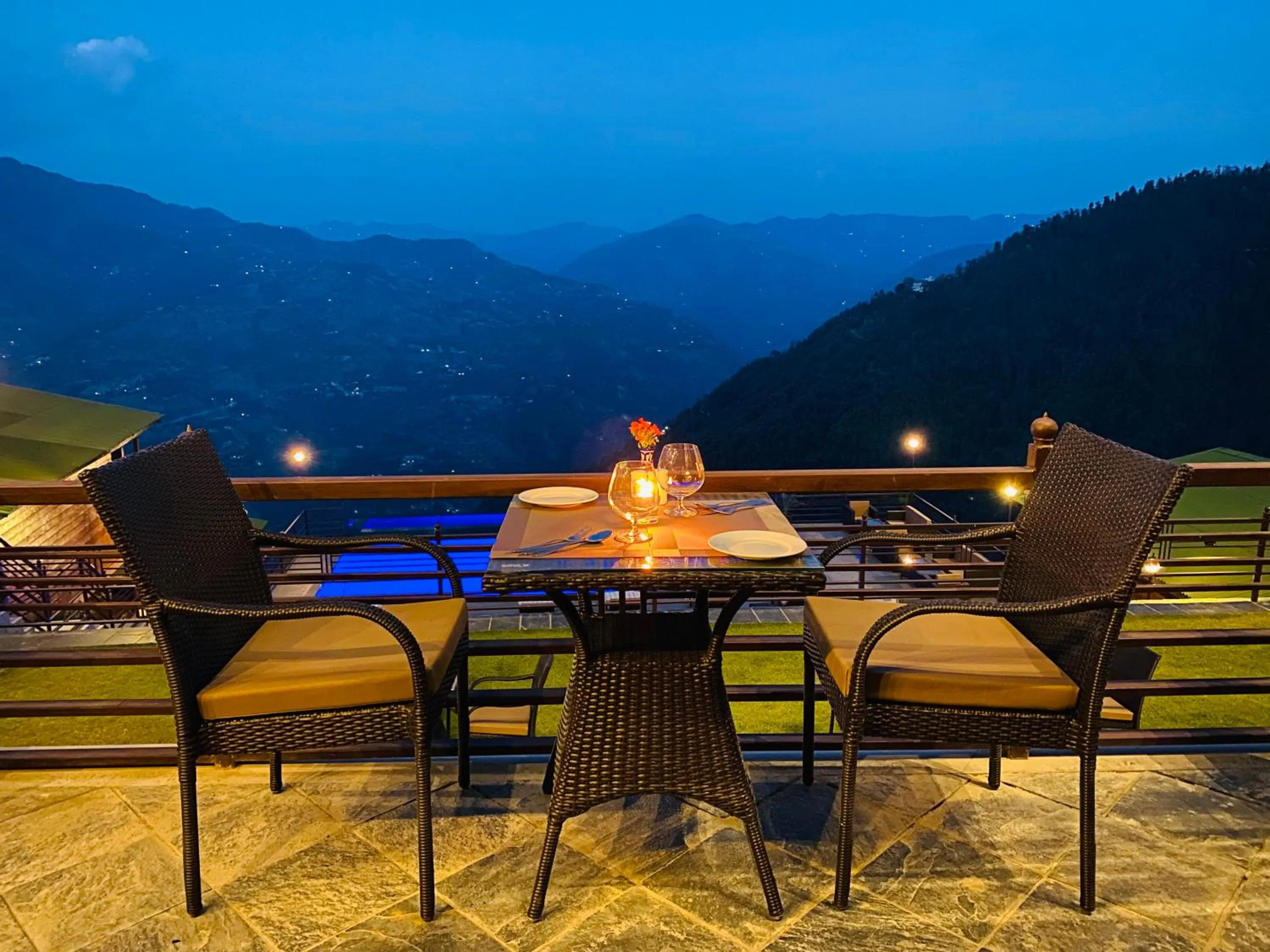 Restaurant/places to eat in juSTa Cliffend Resort & Spa, Mashobra