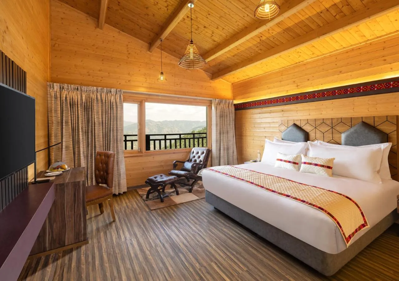 Bedroom, Bed in juSTa Cliffend Resort & Spa, Mashobra