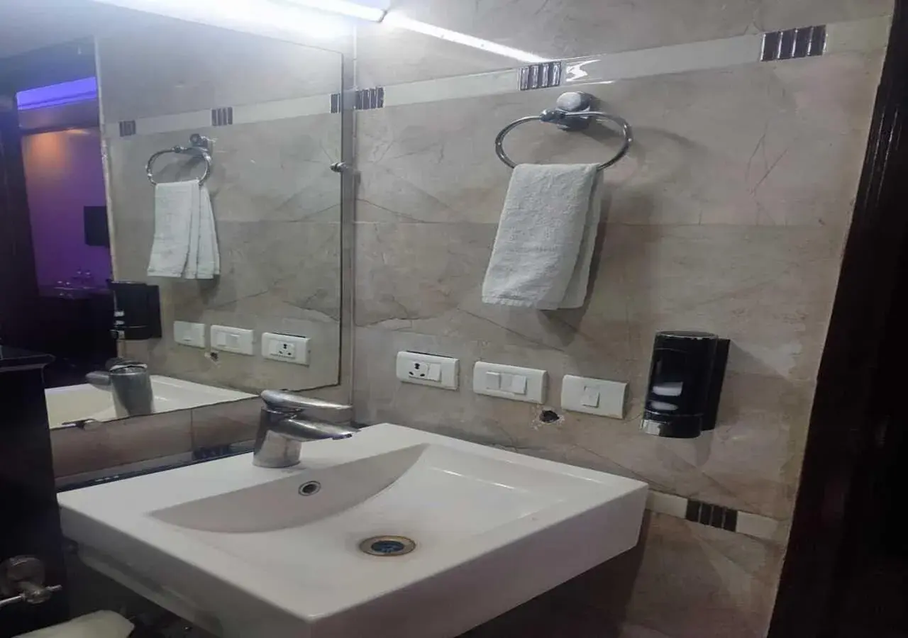 Bathroom in Hotel Comfort Inn Bl Bathroom in Hotel Comfort Inn Bl