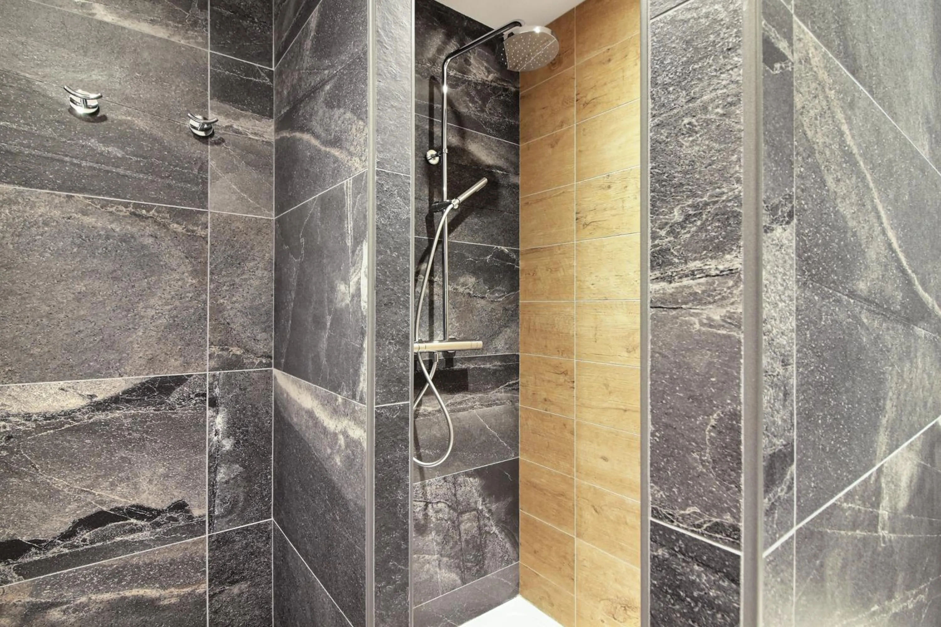 Shower in Pure Montagne Resort & Spa