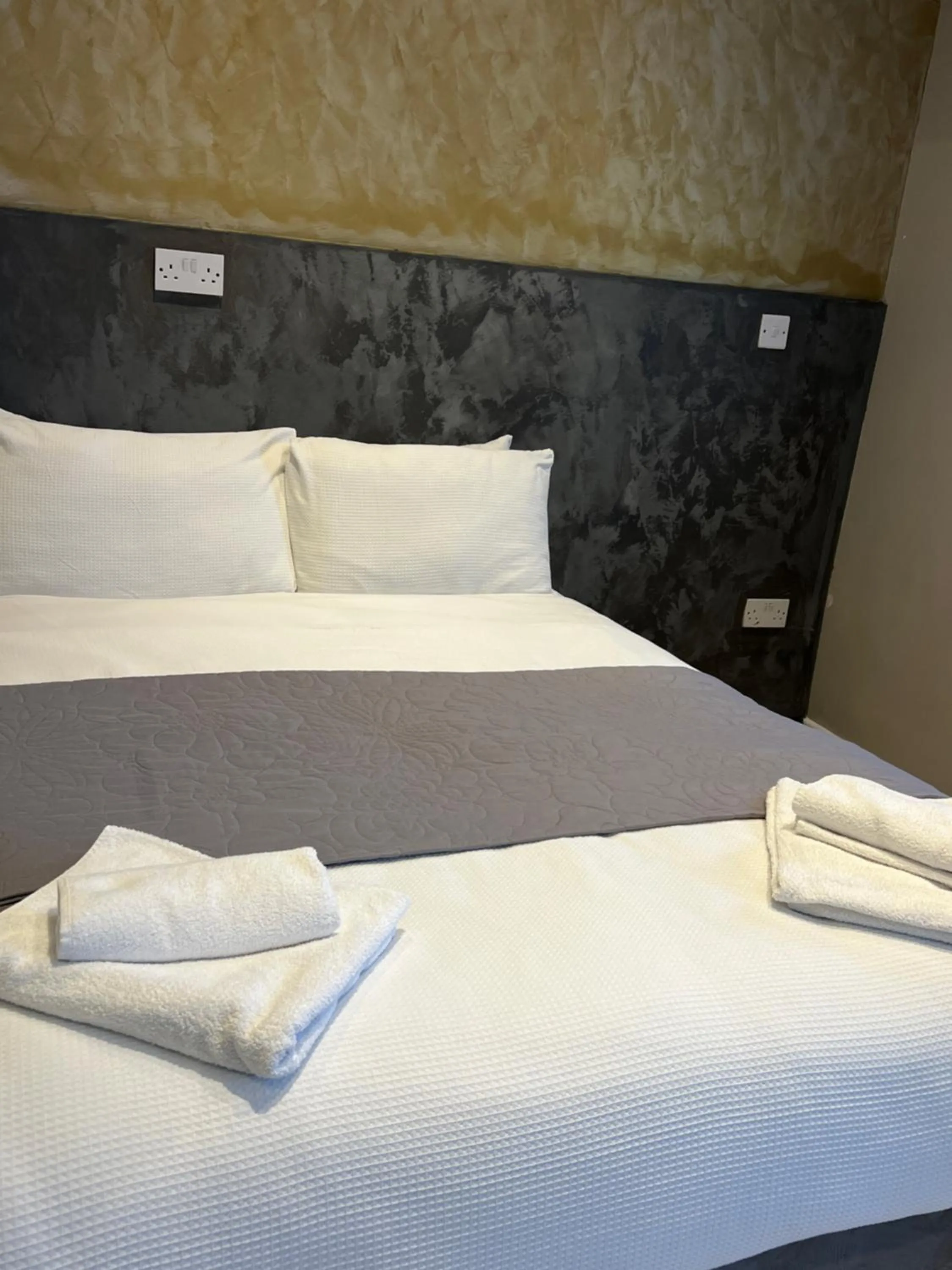 Bed in Paragraph Edmonton