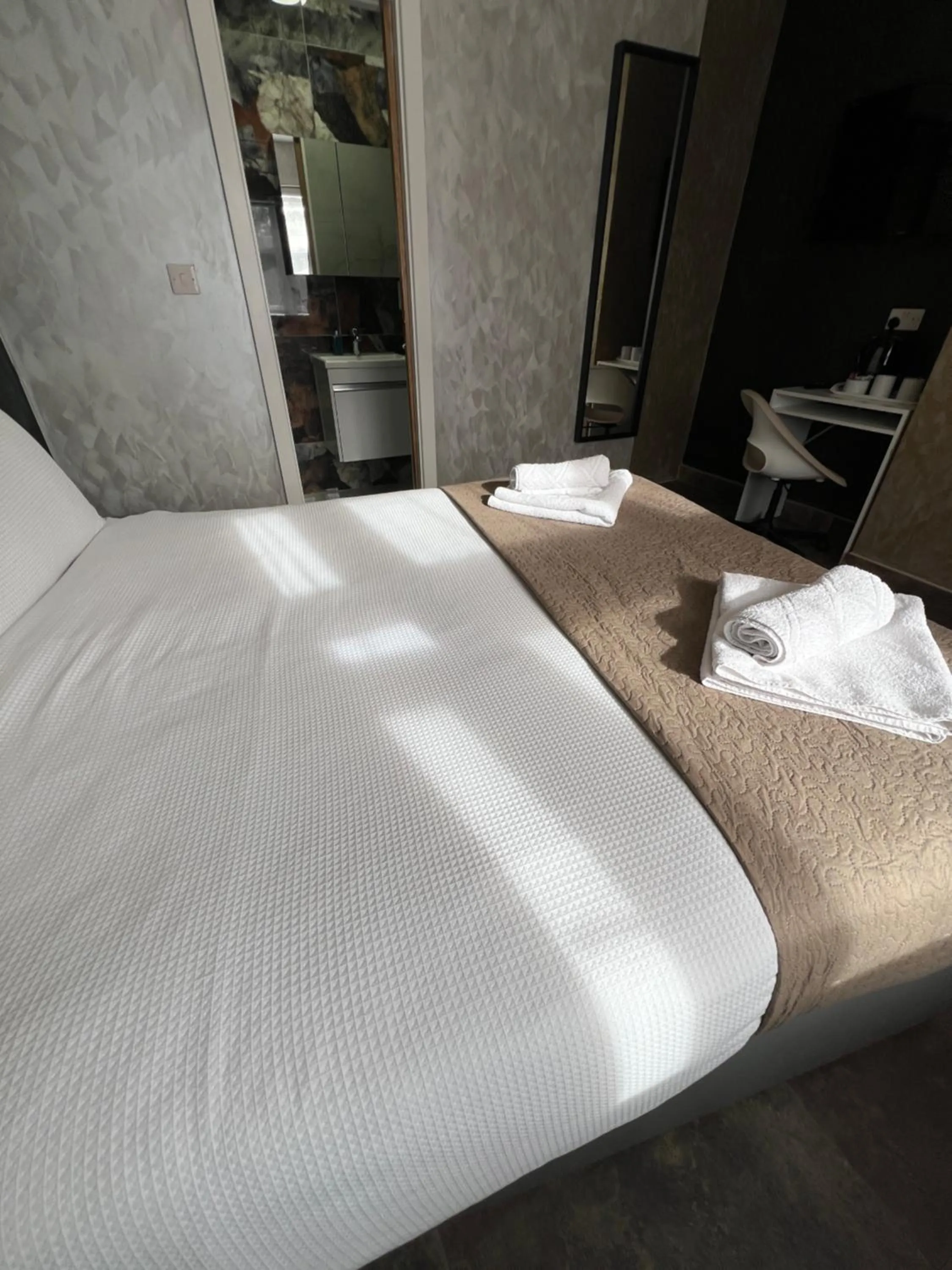 Bed in Paragraph Edmonton