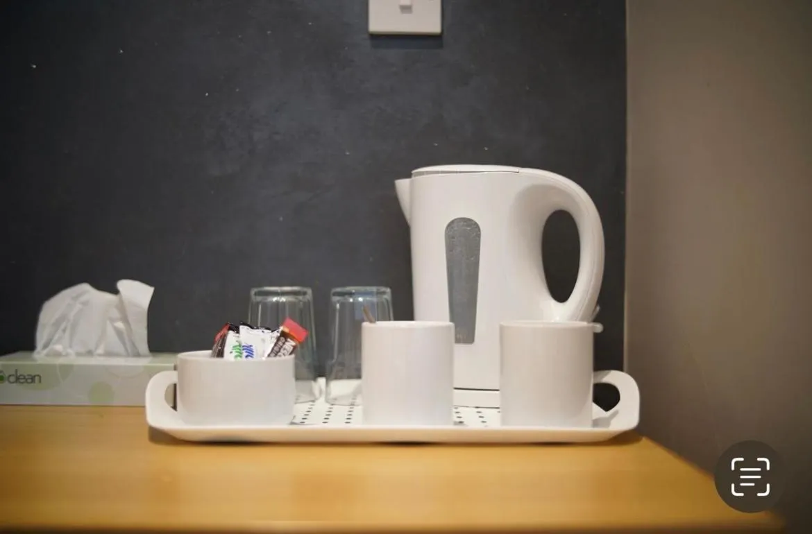 Coffee/tea facilities in Paragraph Edmonton