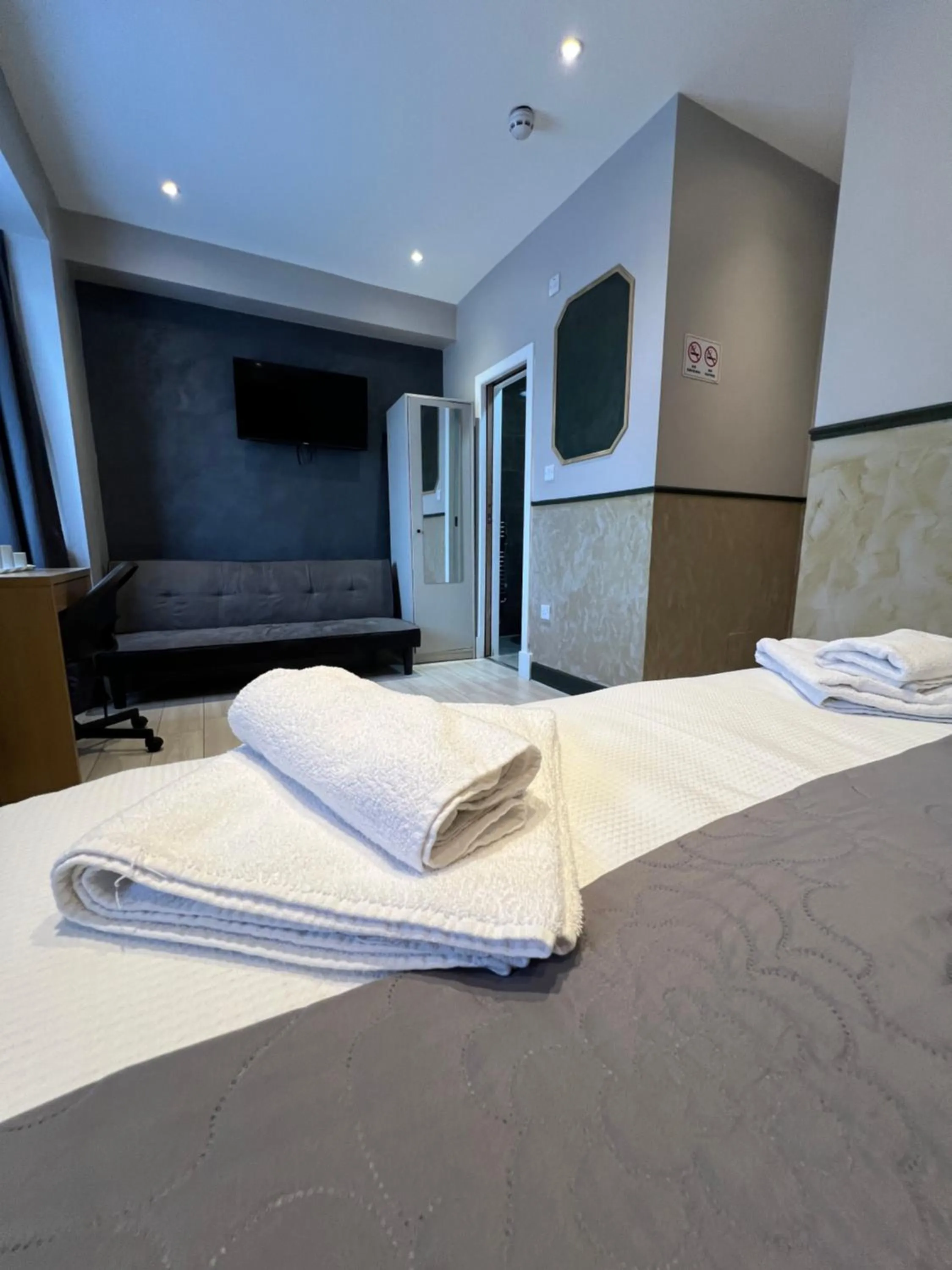 Bed in Paragraph Edmonton