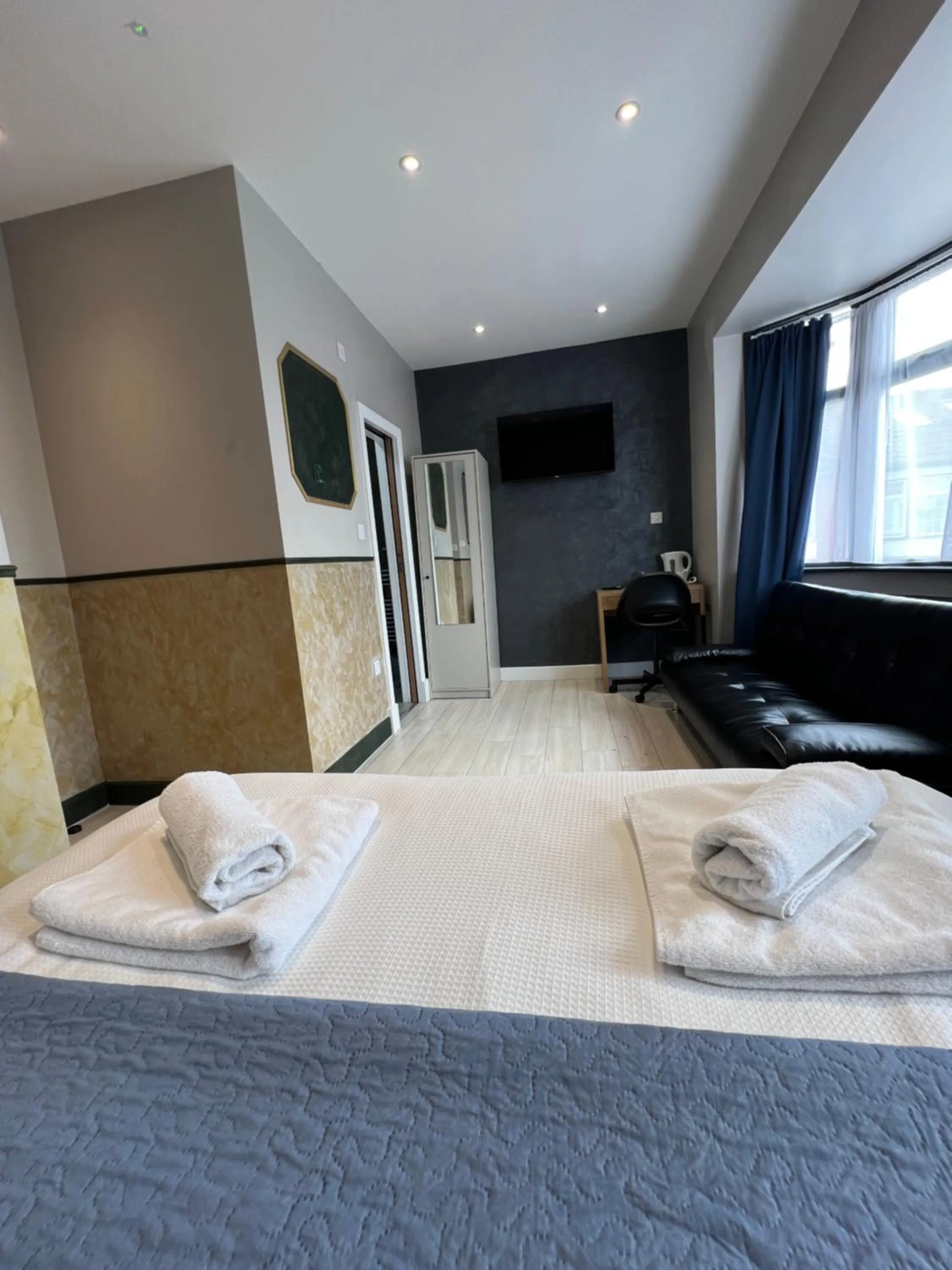 Bed in Paragraph Edmonton