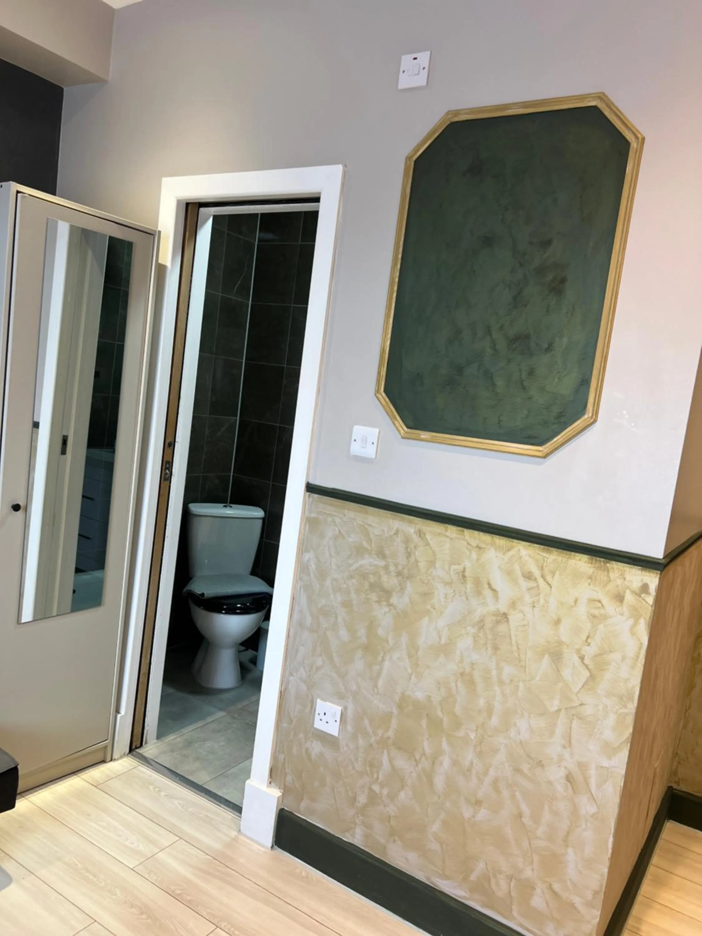 Toilet in Paragraph Edmonton