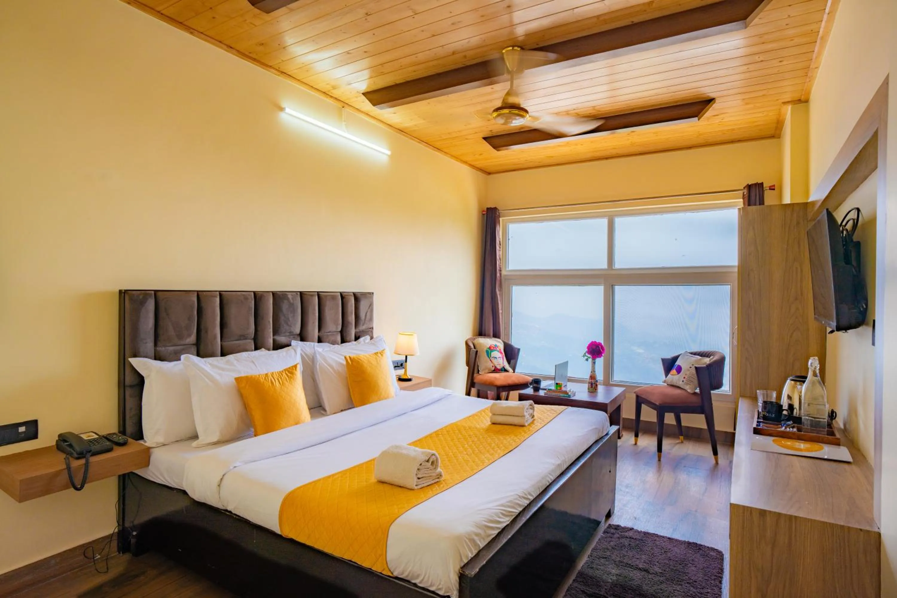 Communal lounge/ TV room, Bed in The Social Stays Mussoorie