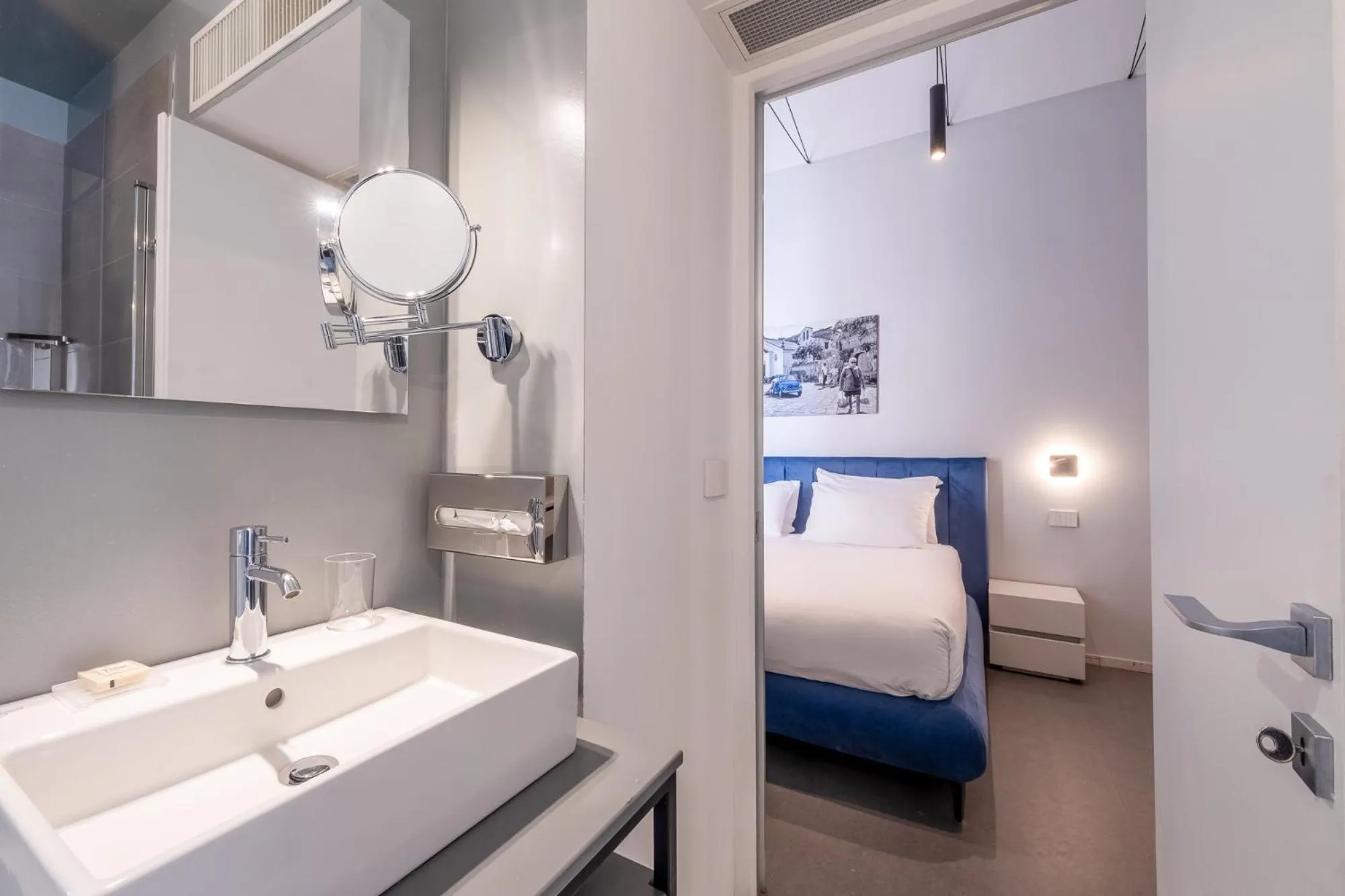 Bathroom, Bed in Oriana Homèl Torino