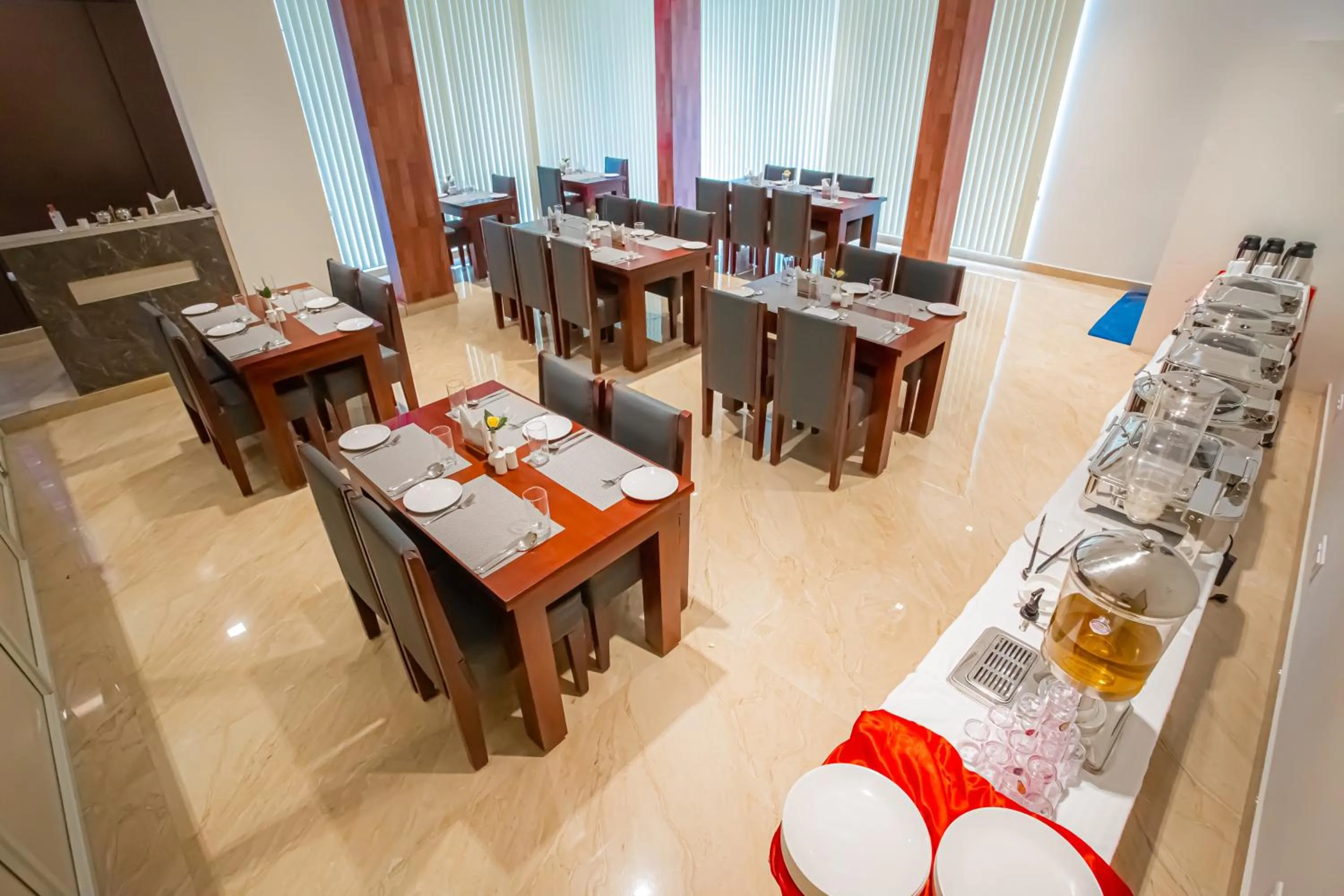 Restaurant/places to eat in HOTEL BLUEMOON