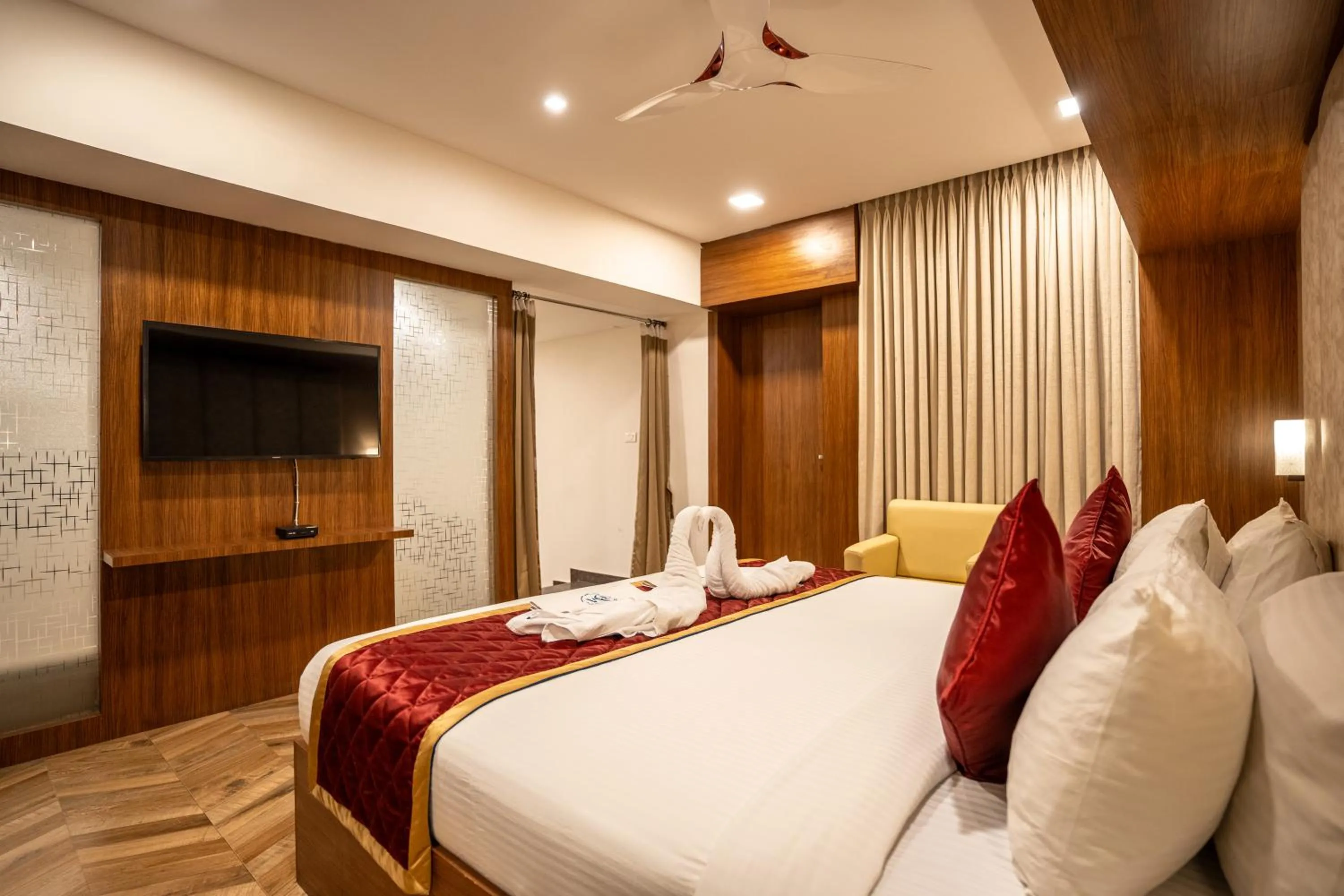 TV and multimedia, Bed in HOTEL BLUEMOON