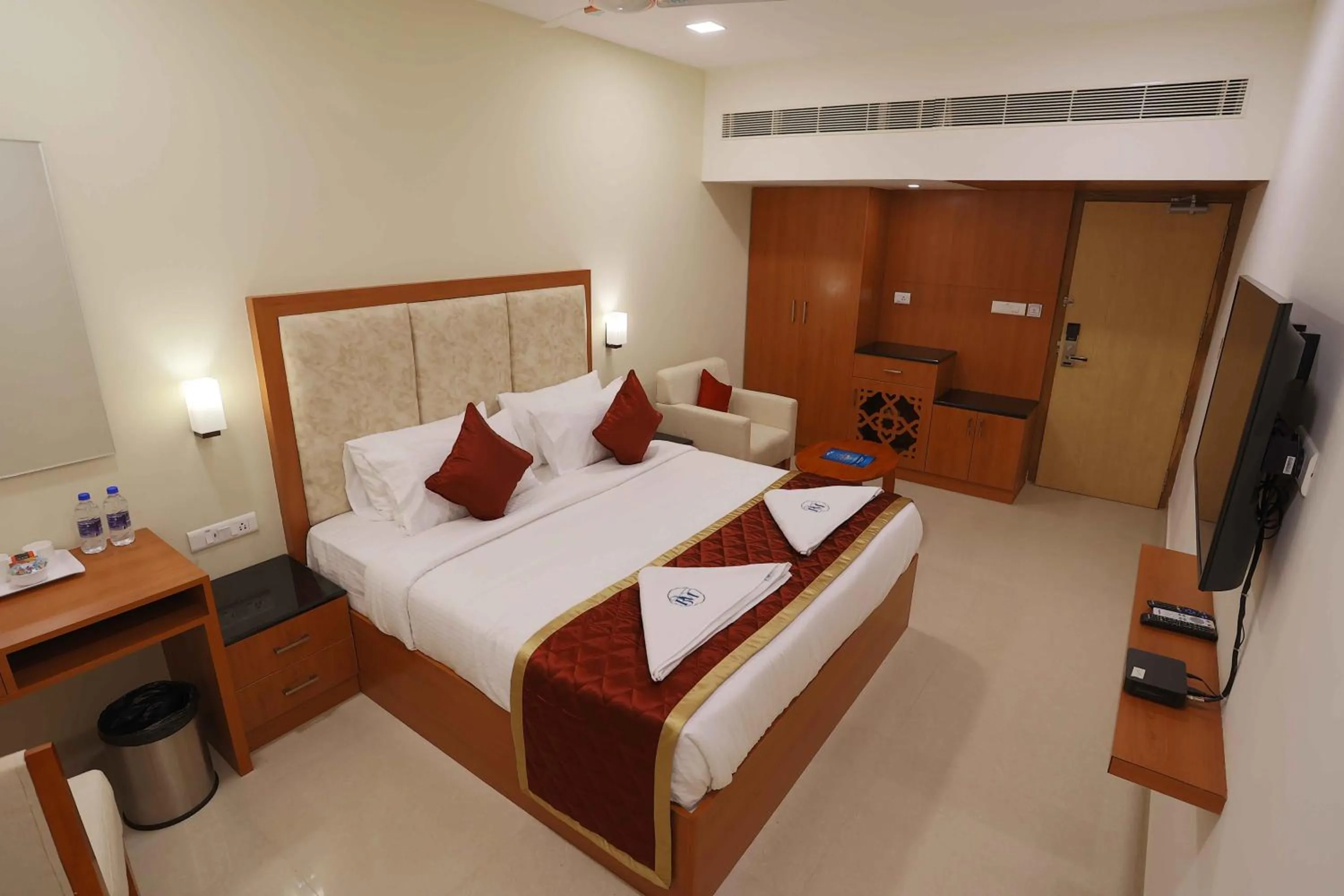 Photo of the whole room, Bed in HOTEL BLUEMOON