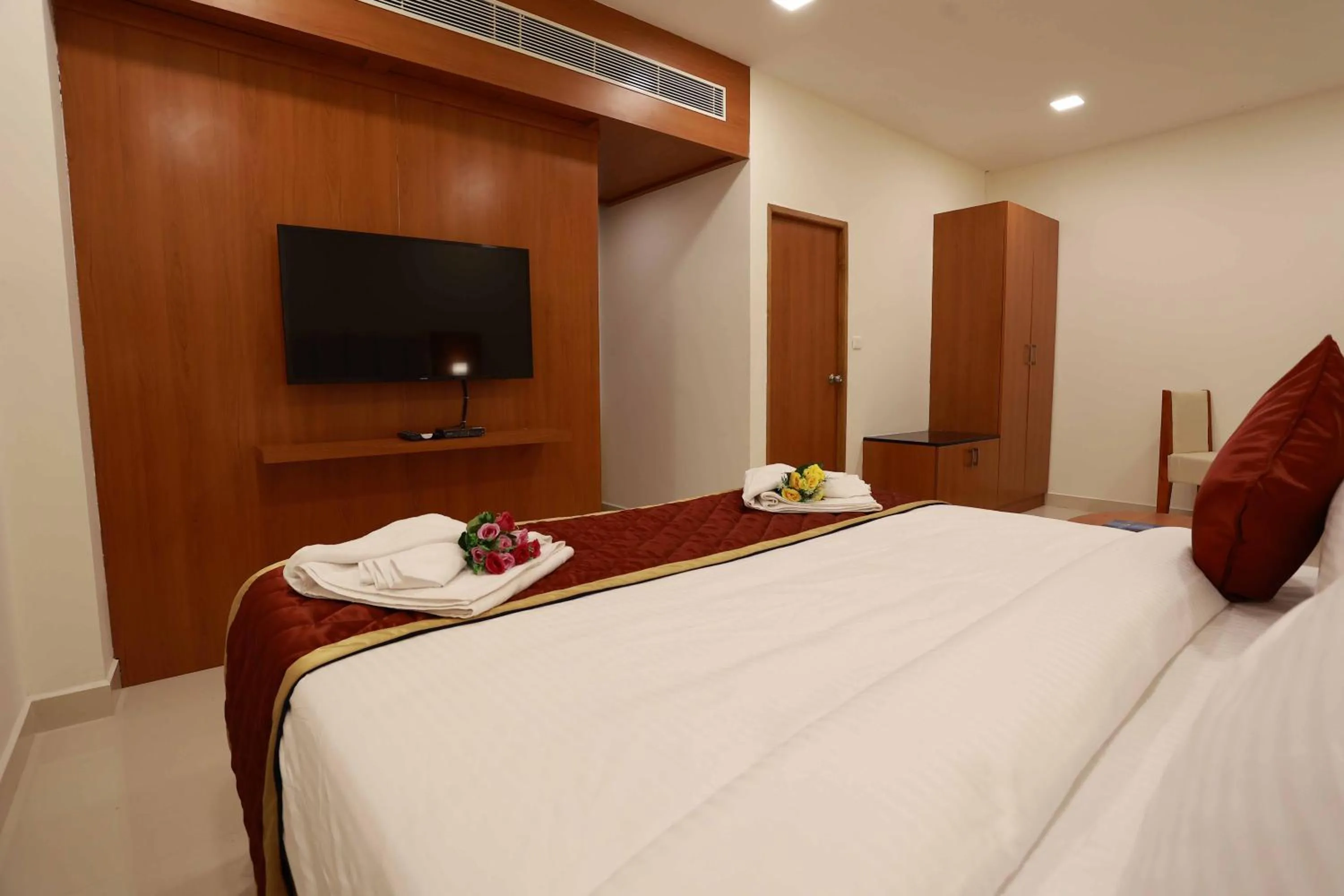 TV and multimedia, Bed in HOTEL BLUEMOON