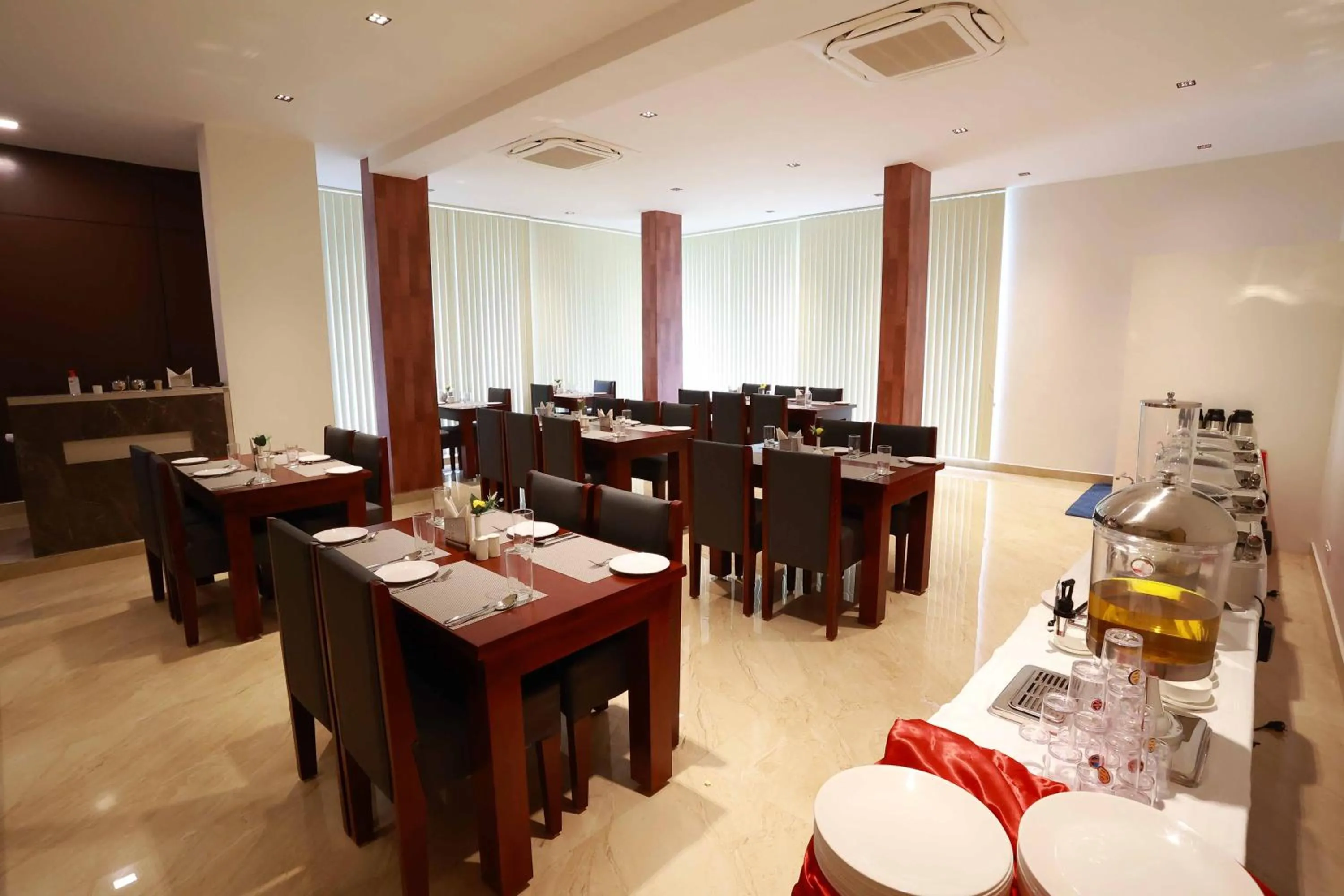 Restaurant/places to eat in HOTEL BLUEMOON