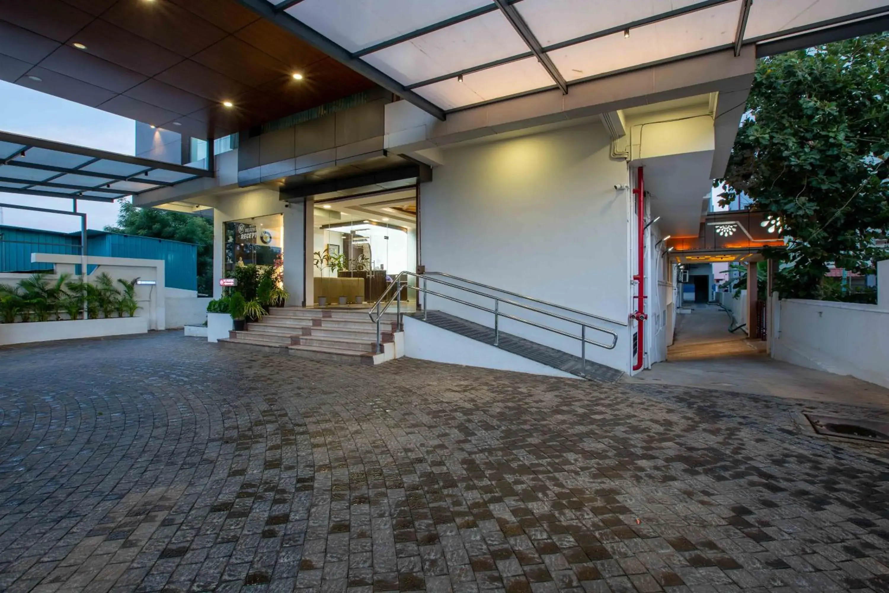 Property building in HOTEL BLUEMOON Property building in HOTEL BLUEMOON