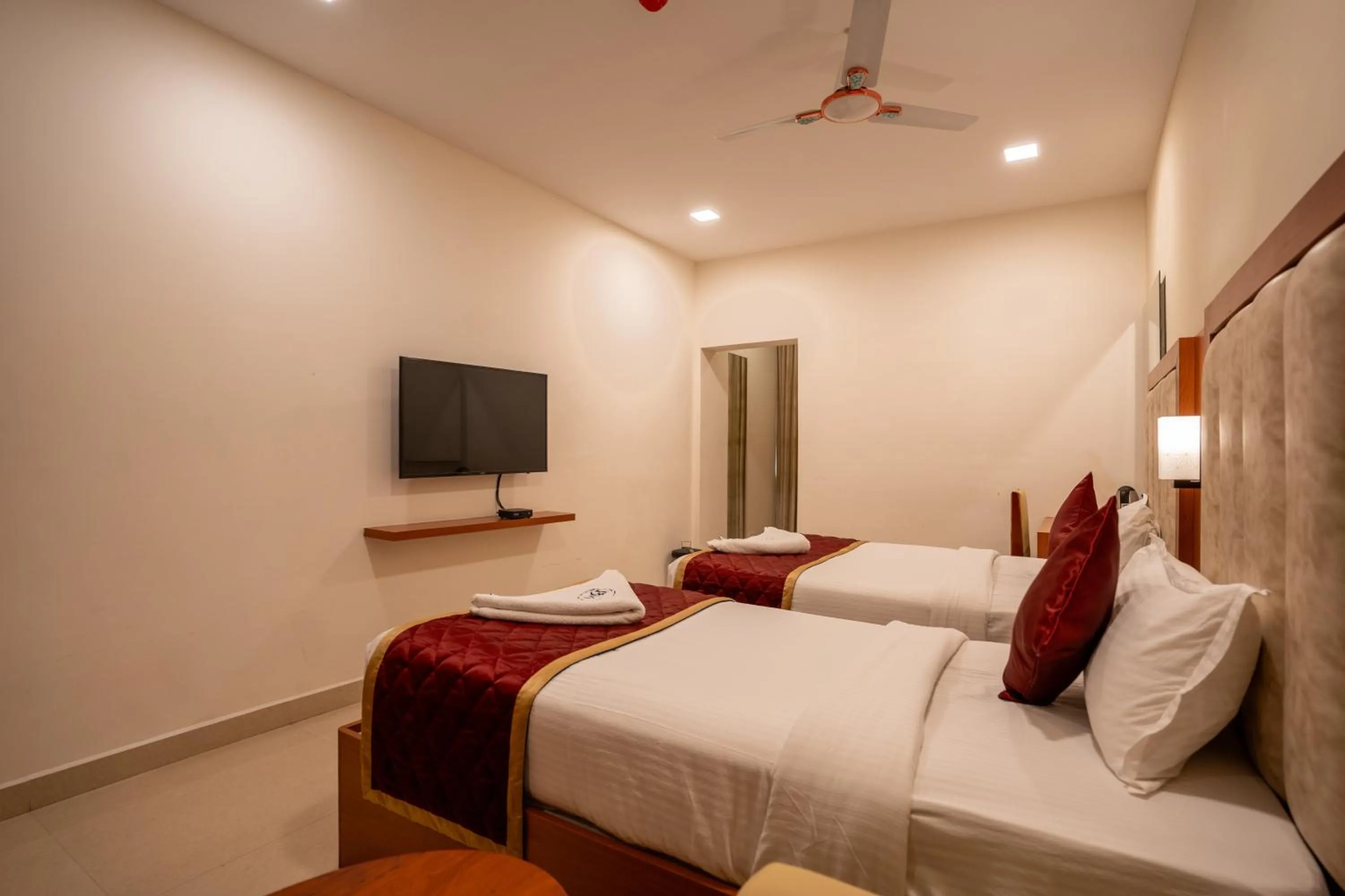 View (from property/room), Bed in HOTEL BLUEMOON