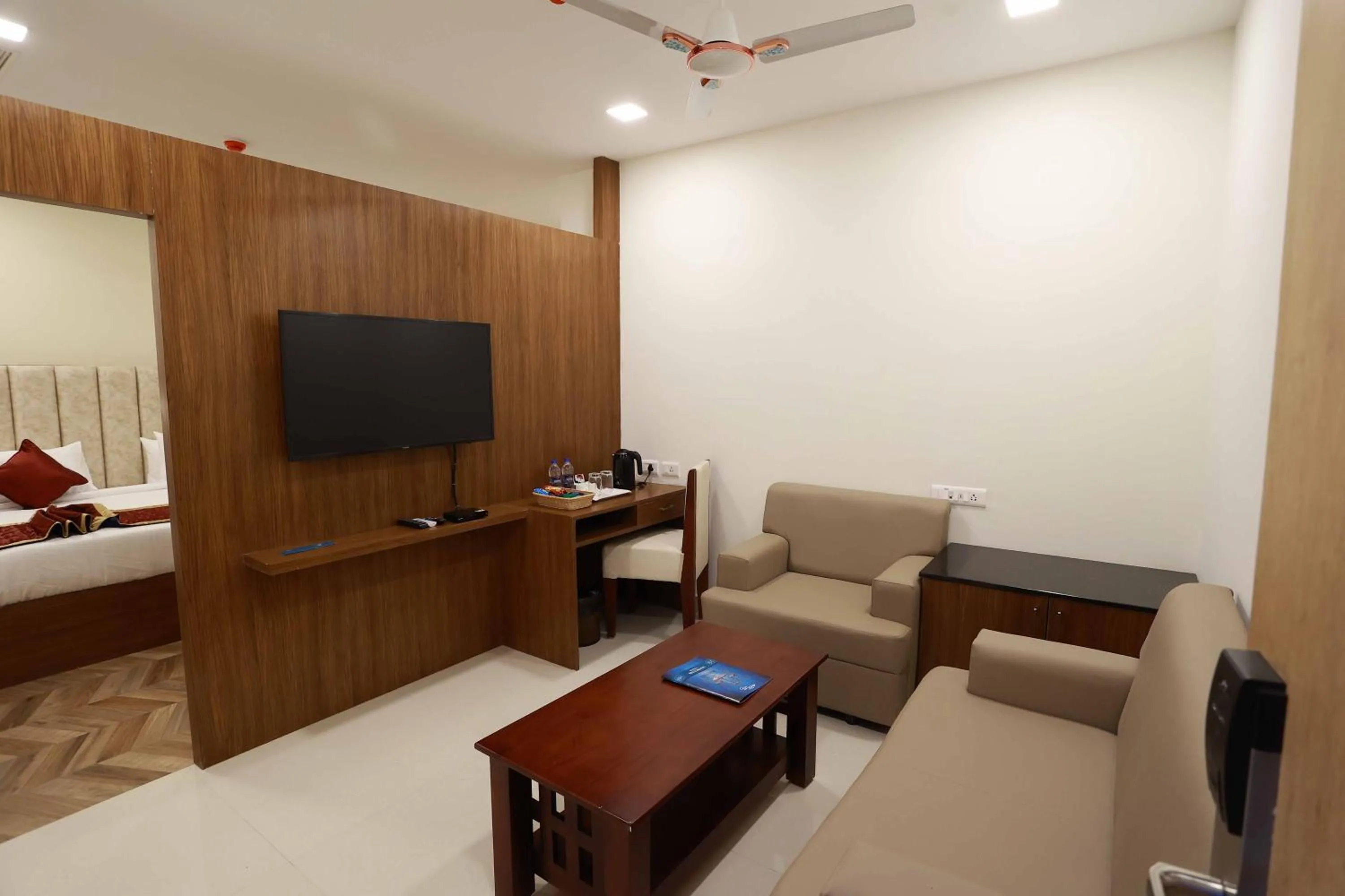 Living room, Bed in HOTEL BLUEMOON