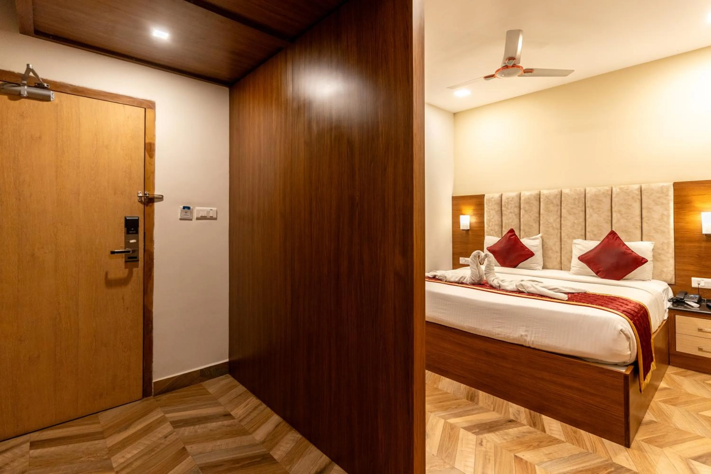 View (from property/room), Bed in HOTEL BLUEMOON